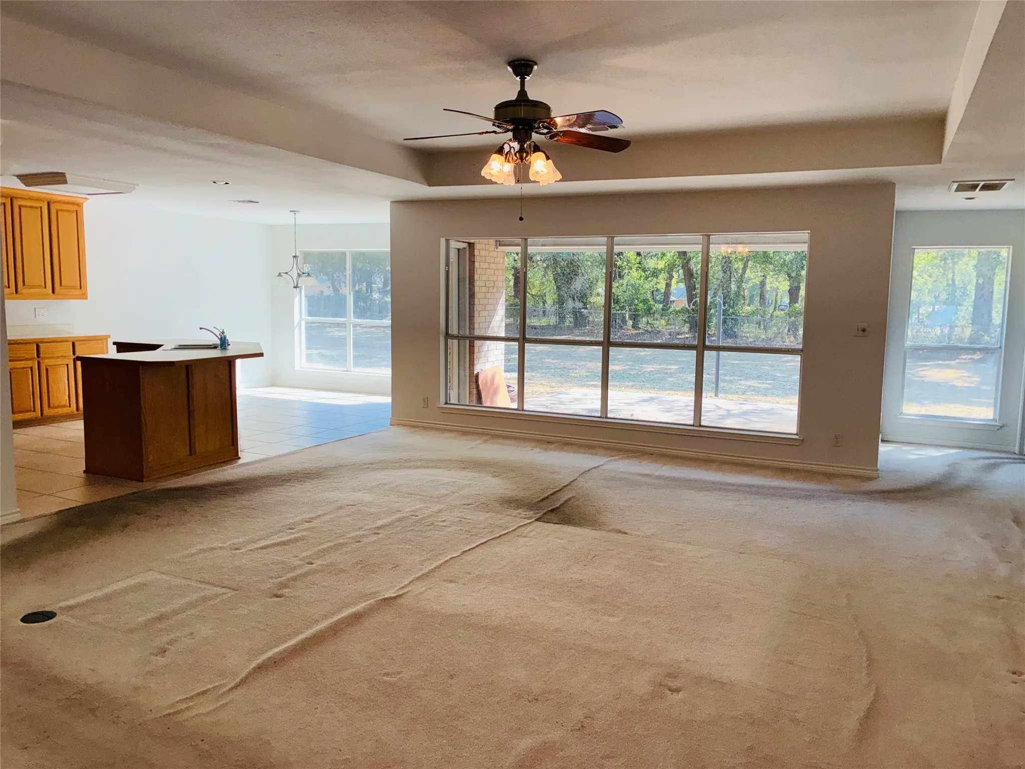 Single Family Residence For Sale in Hood County , 6703 Lejeune Court, Granbury, Texas 76049, 3 Bedroom, 2 Bathroom, 2 Garage spaces, 1,892 Sqft, built in 1999, mls#21368778, Real Estate Agent in Granbury, Homes For Sale in Hood county, Homes For Sale in Granbury, Realtor in Granbury Texas, Real Estate Brokerage Independent Realty Texas, Luminita Cordes Realtor