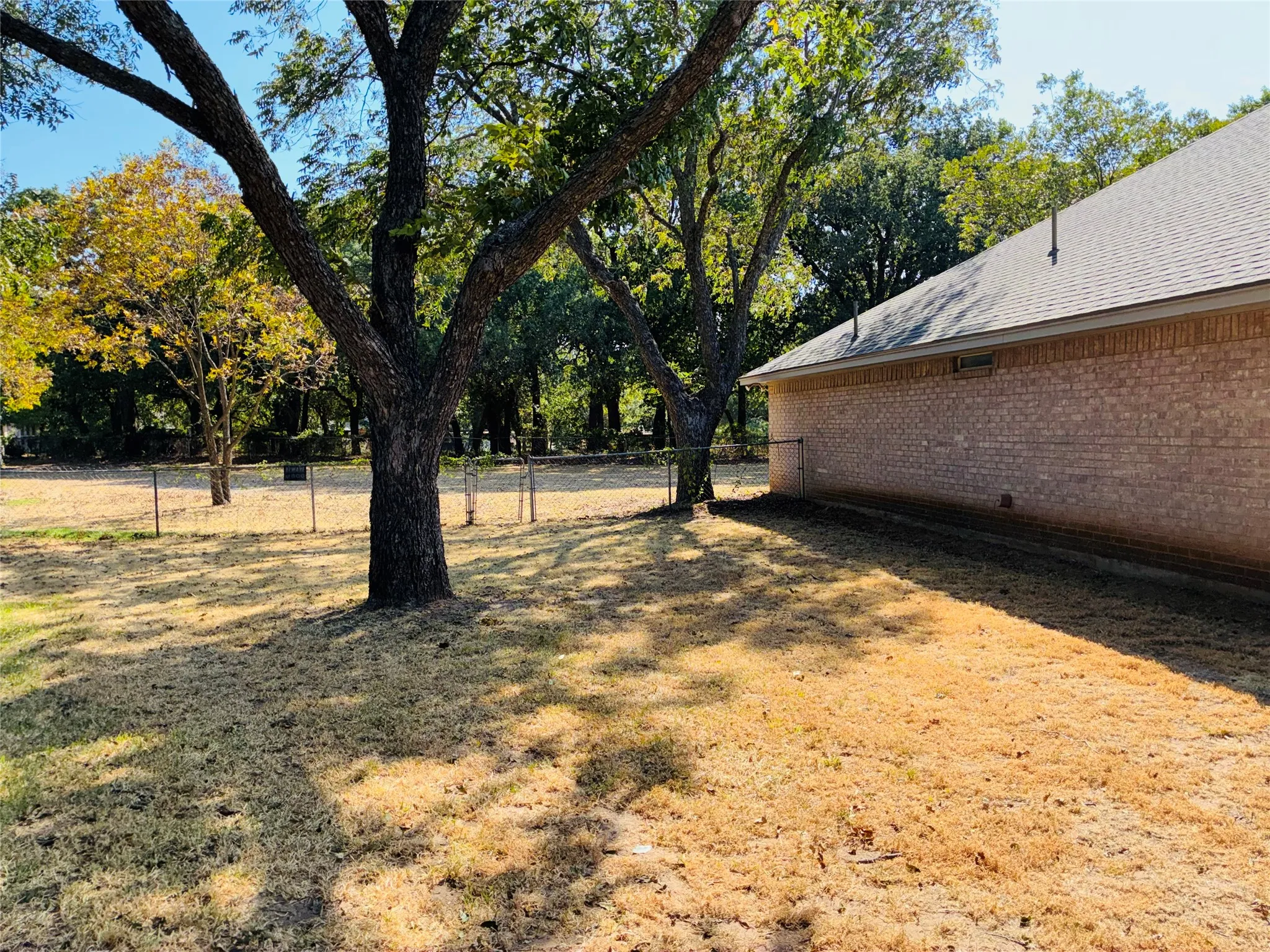 Single Family Residence For Sale in Hood County , 6703 Lejeune Court, Granbury, Texas 76049, 3 Bedroom, 2 Bathroom, 2 Garage spaces, 1,892 Sqft, built in 1999, mls#21368778, Real Estate Agent in Granbury, Homes For Sale in Hood county, Homes For Sale in Granbury, Realtor in Granbury Texas, Real Estate Brokerage Independent Realty Texas, Luminita Cordes Realtor