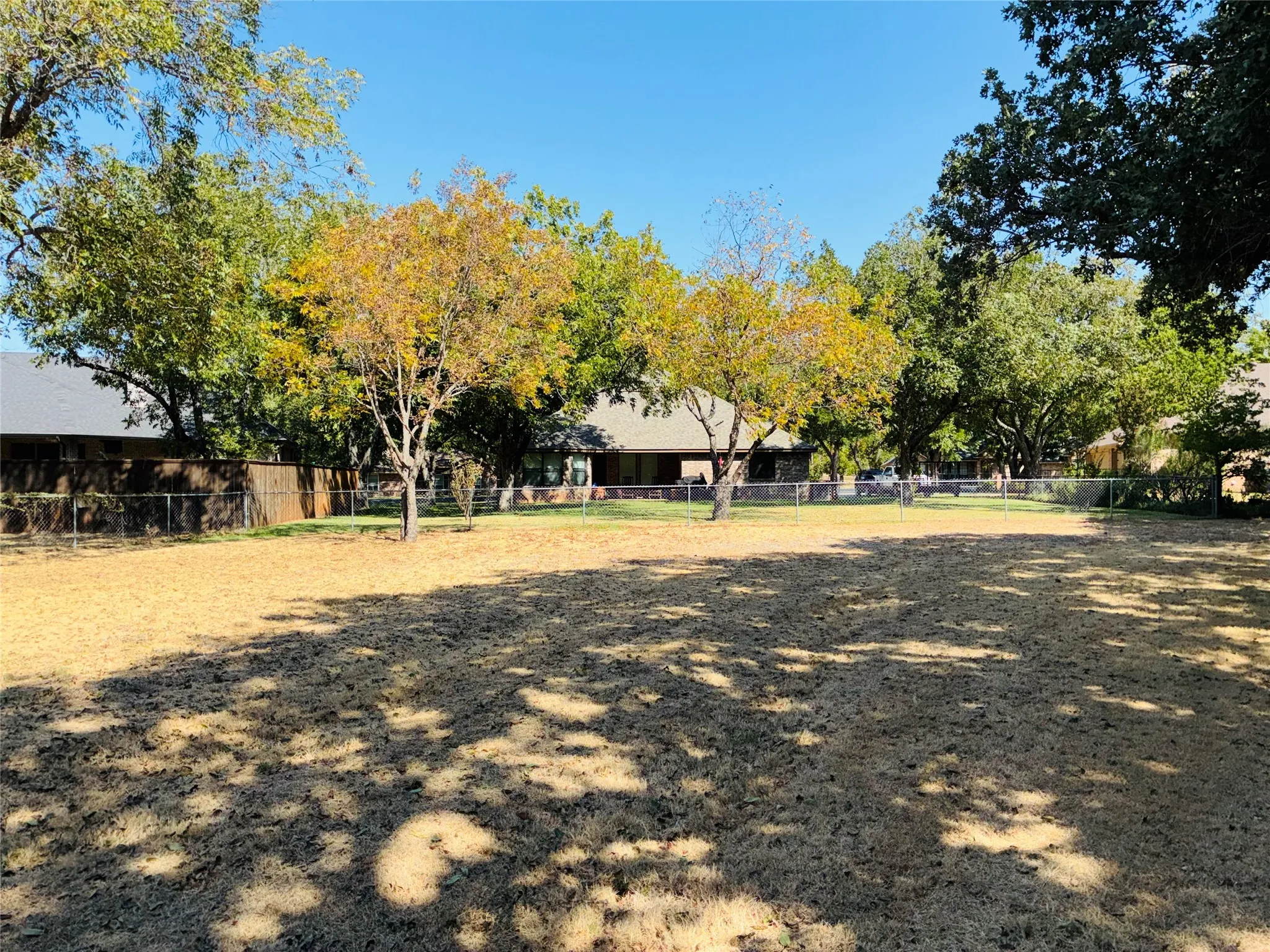 Single Family Residence For Sale in Hood County , 6703 Lejeune Court, Granbury, Texas 76049, 3 Bedroom, 2 Bathroom, 2 Garage spaces, 1,892 Sqft, built in 1999, mls#21368778, Real Estate Agent in Granbury, Homes For Sale in Hood county, Homes For Sale in Granbury, Realtor in Granbury Texas, Real Estate Brokerage Independent Realty Texas, Luminita Cordes Realtor