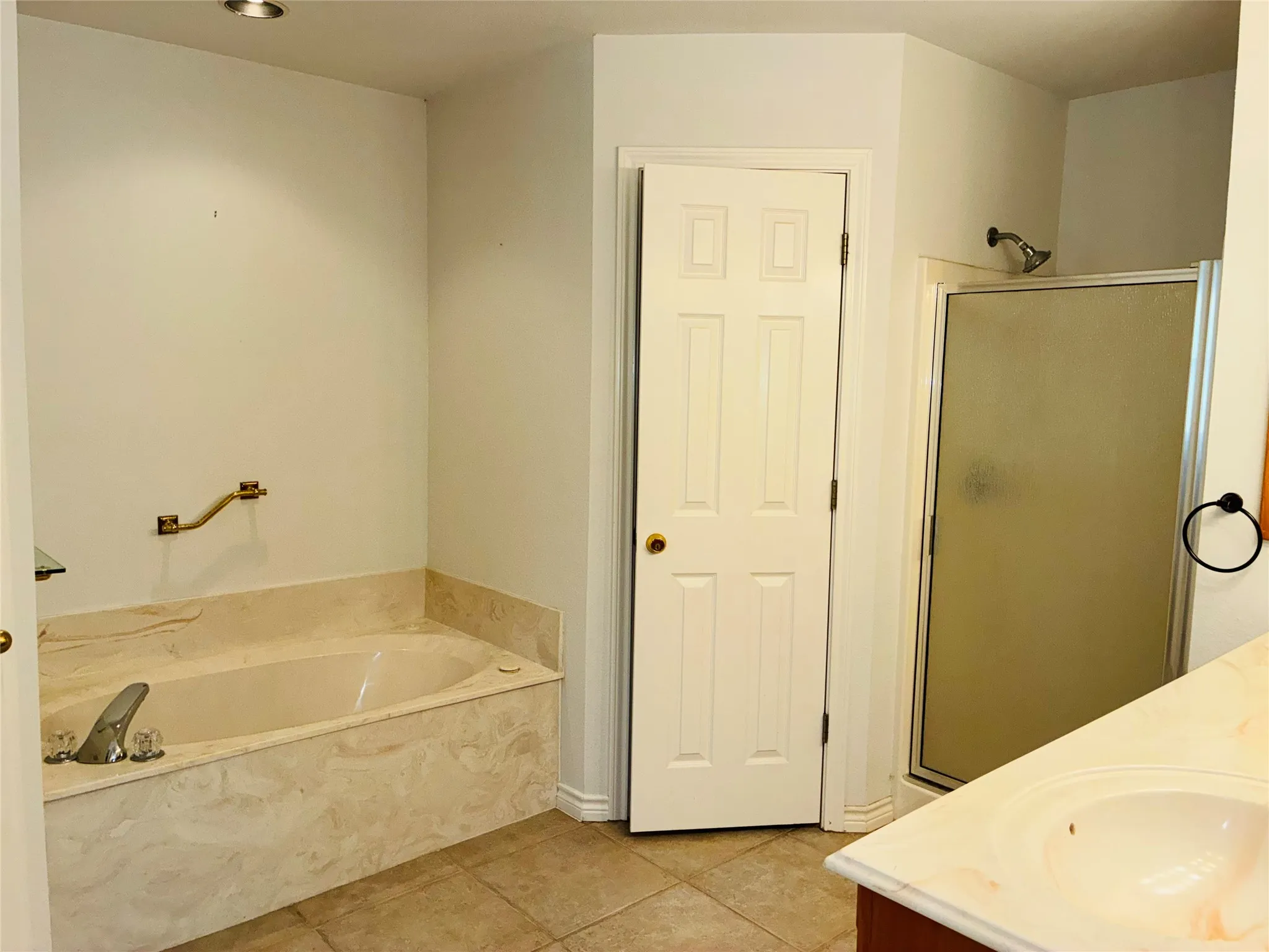 Single Family Residence For Sale in Hood County , 6703 Lejeune Court, Granbury, Texas 76049, 3 Bedroom, 2 Bathroom, 2 Garage spaces, 1,892 Sqft, built in 1999, mls#21368778, Real Estate Agent in Granbury, Homes For Sale in Hood county, Homes For Sale in Granbury, Realtor in Granbury Texas, Real Estate Brokerage Independent Realty Texas, Luminita Cordes Realtor