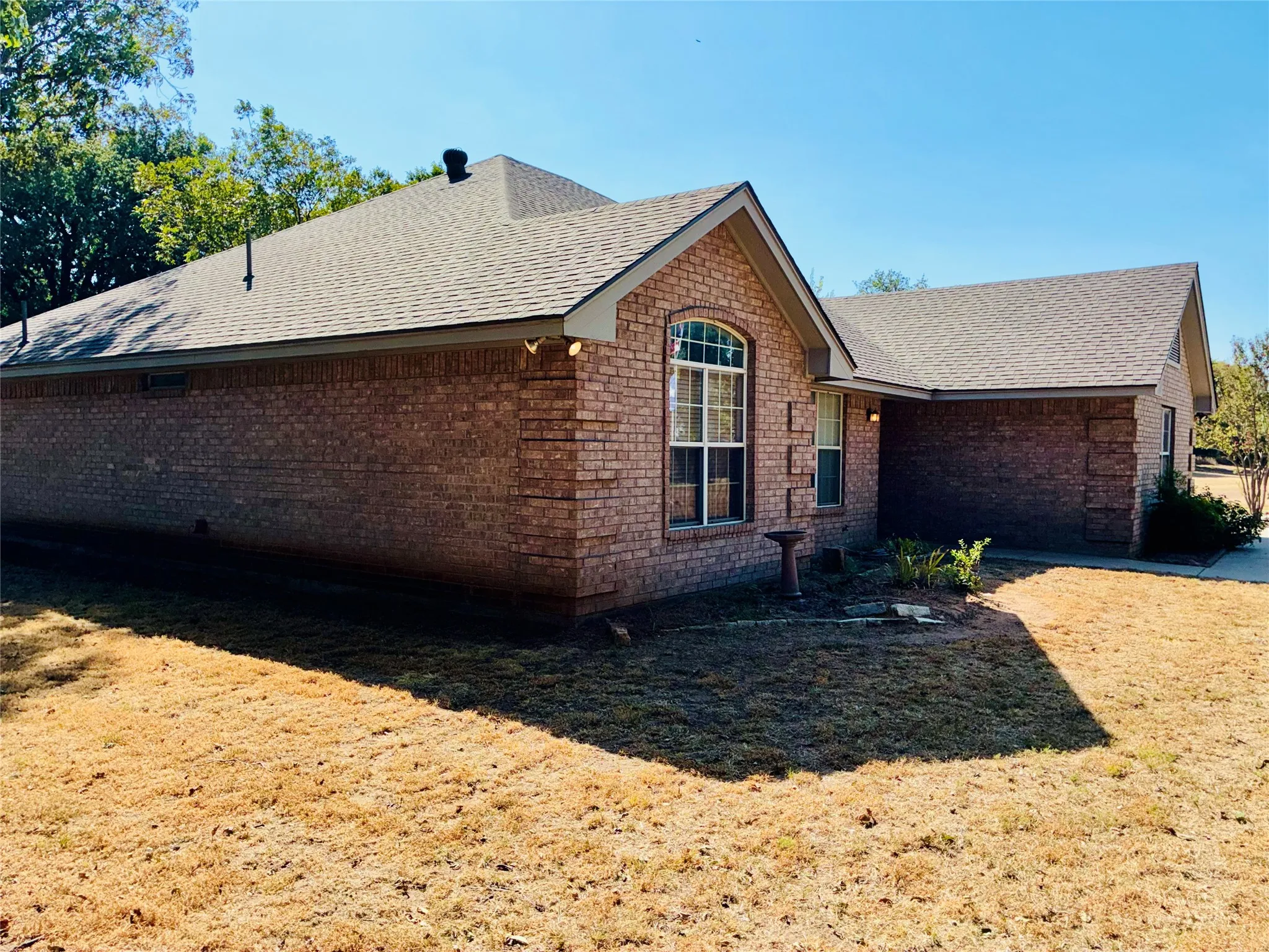 Single Family Residence For Sale in Hood County , 6703 Lejeune Court, Granbury, Texas 76049, 3 Bedroom, 2 Bathroom, 2 Garage spaces, 1,892 Sqft, built in 1999, mls#21368778, Real Estate Agent in Granbury, Homes For Sale in Hood county, Homes For Sale in Granbury, Realtor in Granbury Texas, Real Estate Brokerage Independent Realty Texas, Luminita Cordes Realtor