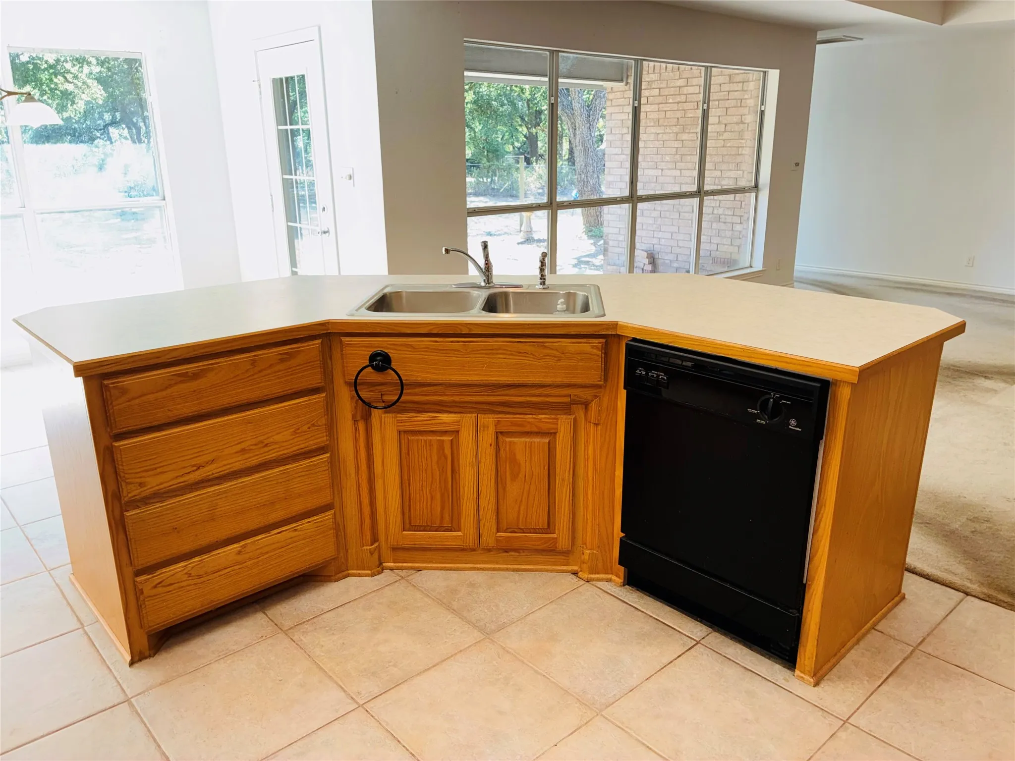 Single Family Residence For Sale in Hood County , 6703 Lejeune Court, Granbury, Texas 76049, 3 Bedroom, 2 Bathroom, 2 Garage spaces, 1,892 Sqft, built in 1999, mls#21368778, Real Estate Agent in Granbury, Homes For Sale in Hood county, Homes For Sale in Granbury, Realtor in Granbury Texas, Real Estate Brokerage Independent Realty Texas, Luminita Cordes Realtor