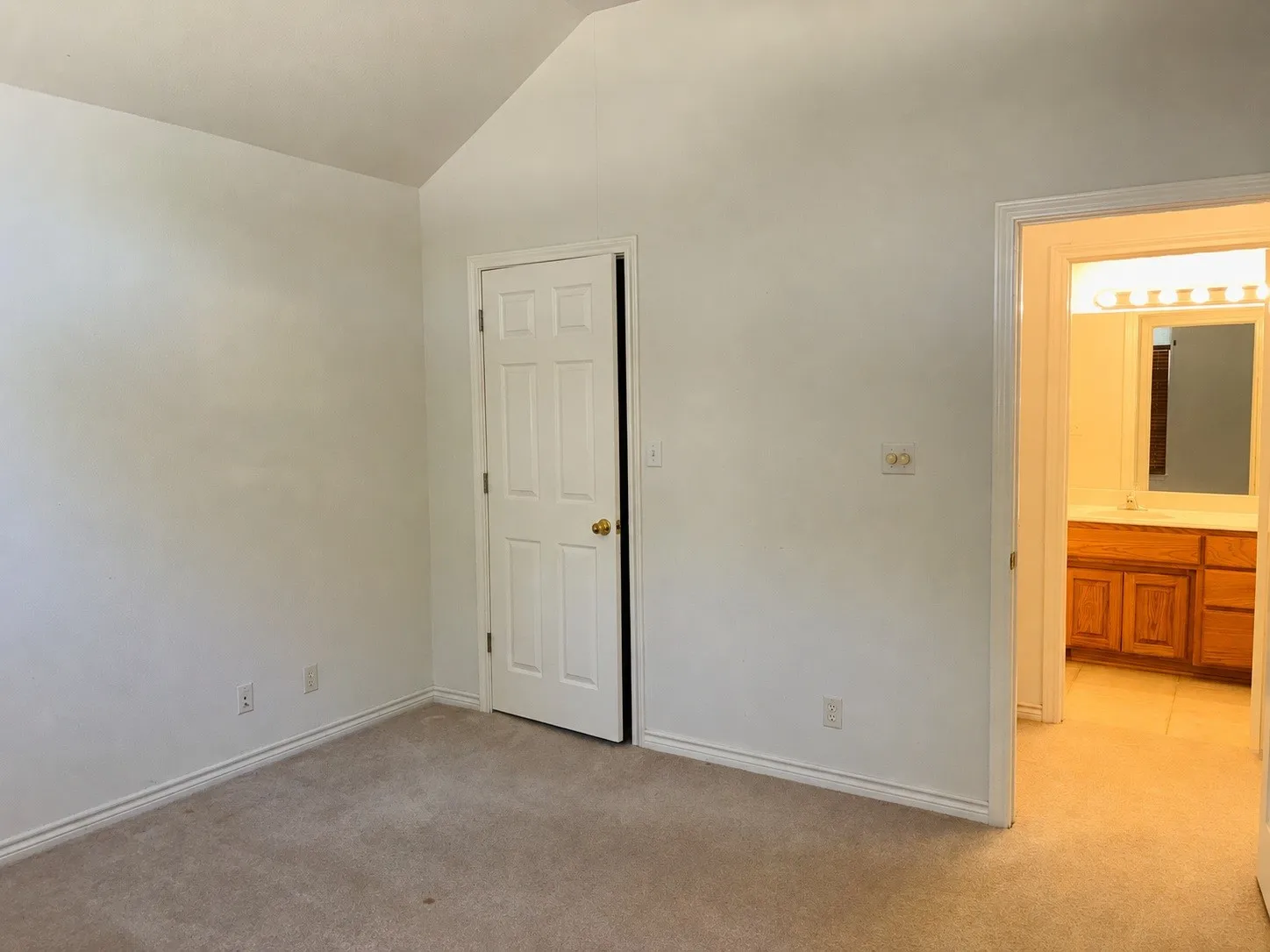 Single Family Residence For Sale in Hood County , 6703 Lejeune Court, Granbury, Texas 76049, 3 Bedroom, 2 Bathroom, 2 Garage spaces, 1,892 Sqft, built in 1999, mls#21368778, Real Estate Agent in Granbury, Homes For Sale in Hood county, Homes For Sale in Granbury, Realtor in Granbury Texas, Real Estate Brokerage Independent Realty Texas, Luminita Cordes Realtor