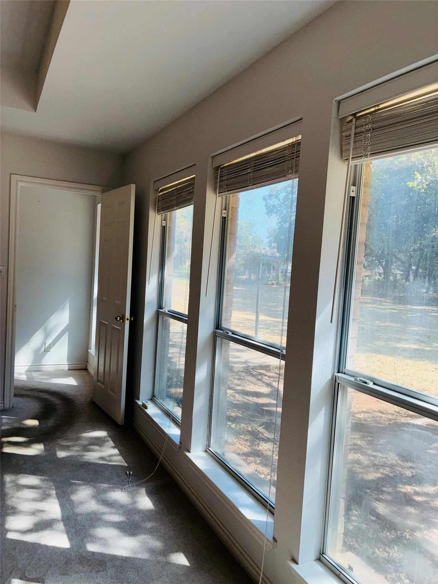 Single Family Residence For Sale in Hood County , 6703 Lejeune Court, Granbury, Texas 76049, 3 Bedroom, 2 Bathroom, 2 Garage spaces, 1,892 Sqft, built in 1999, mls#21368778, Real Estate Agent in Granbury, Homes For Sale in Hood county, Homes For Sale in Granbury, Realtor in Granbury Texas, Real Estate Brokerage Independent Realty Texas, Luminita Cordes Realtor