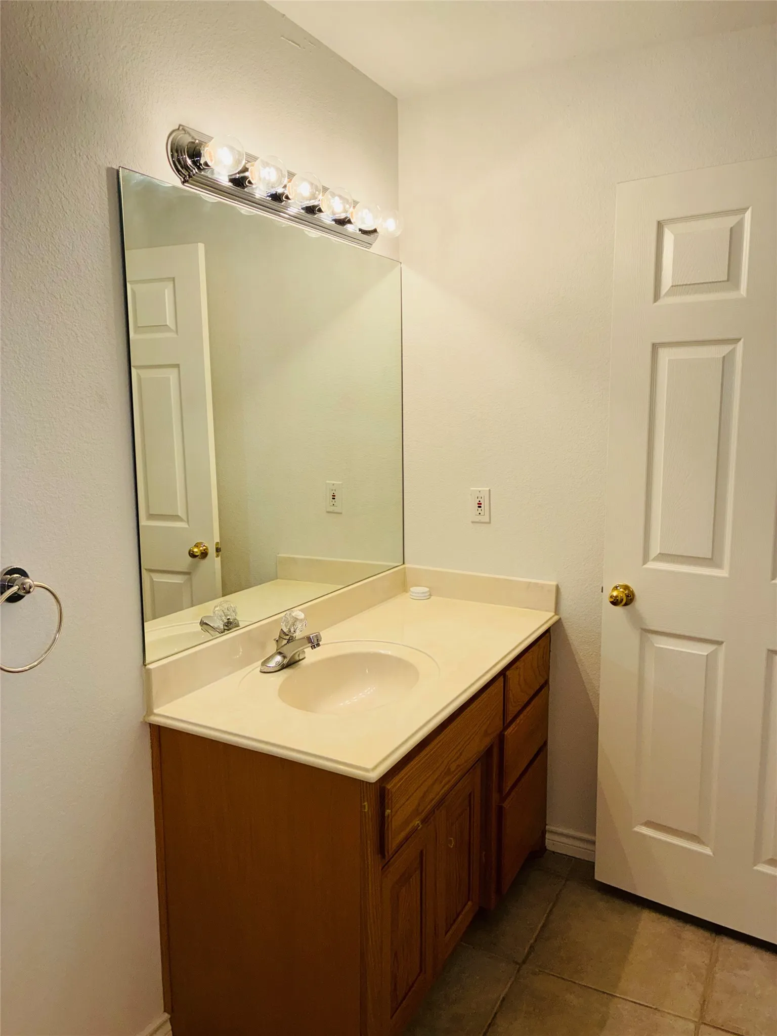 Single Family Residence For Sale in Hood County , 6703 Lejeune Court, Granbury, Texas 76049, 3 Bedroom, 2 Bathroom, 2 Garage spaces, 1,892 Sqft, built in 1999, mls#21368778, Real Estate Agent in Granbury, Homes For Sale in Hood county, Homes For Sale in Granbury, Realtor in Granbury Texas, Real Estate Brokerage Independent Realty Texas, Luminita Cordes Realtor