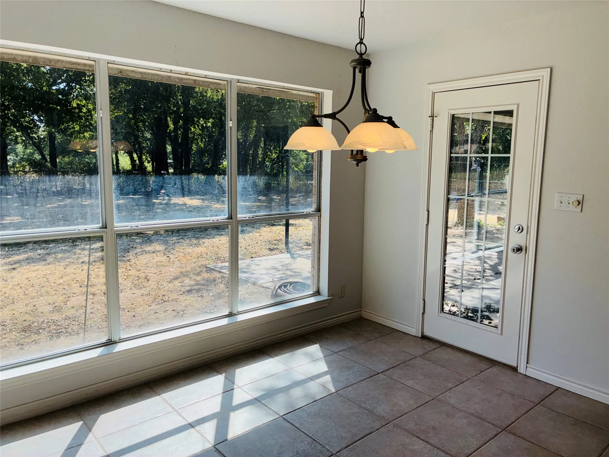 Single Family Residence For Sale in Hood County , 6703 Lejeune Court, Granbury, Texas 76049, 3 Bedroom, 2 Bathroom, 2 Garage spaces, 1,892 Sqft, built in 1999, mls#21368778, Real Estate Agent in Granbury, Homes For Sale in Hood county, Homes For Sale in Granbury, Realtor in Granbury Texas, Real Estate Brokerage Independent Realty Texas, Luminita Cordes Realtor