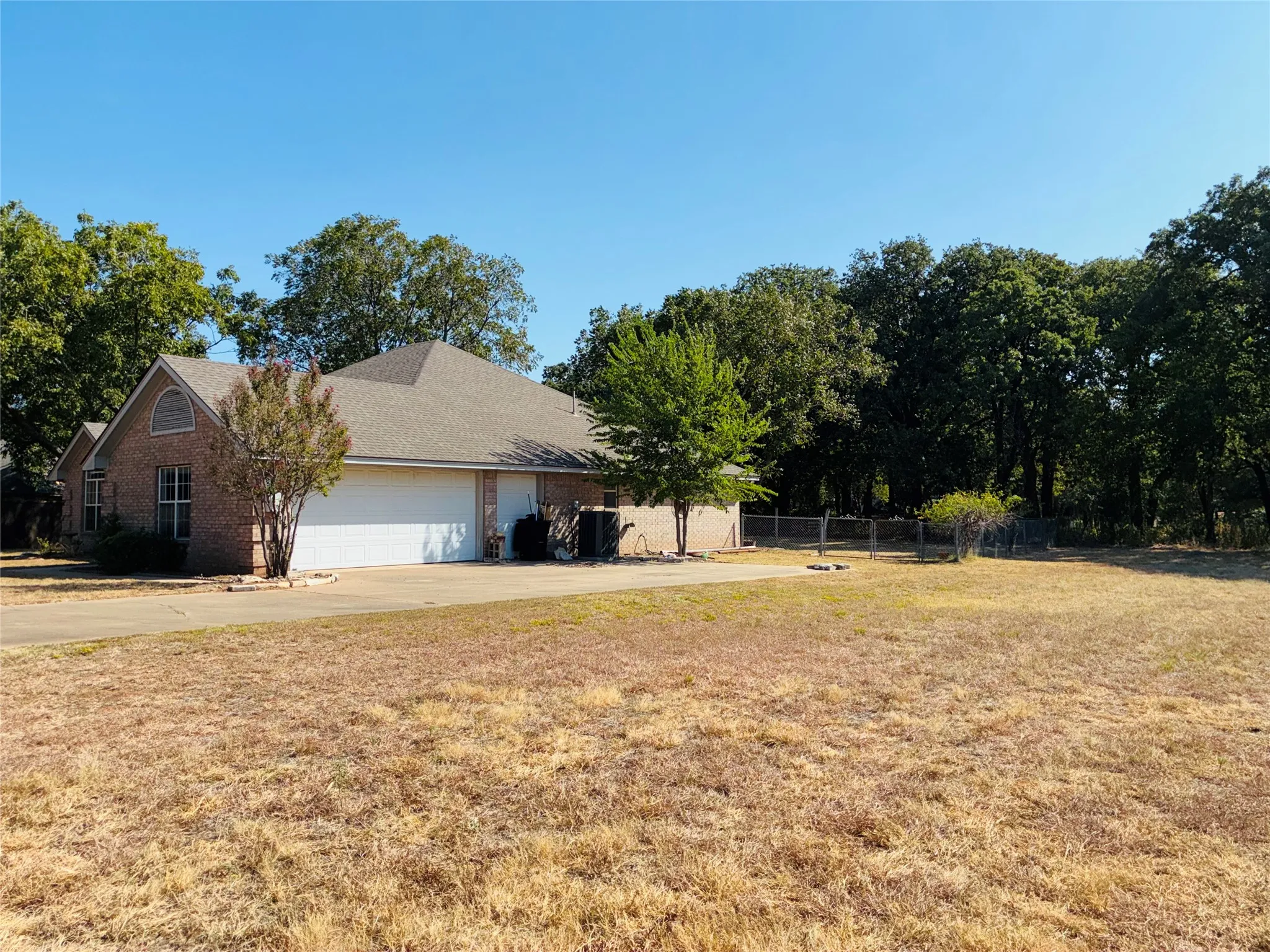Single Family Residence For Sale in Hood County , 6703 Lejeune Court, Granbury, Texas 76049, 3 Bedroom, 2 Bathroom, 2 Garage spaces, 1,892 Sqft, built in 1999, mls#21368778, Real Estate Agent in Granbury, Homes For Sale in Hood county, Homes For Sale in Granbury, Realtor in Granbury Texas, Real Estate Brokerage Independent Realty Texas, Luminita Cordes Realtor