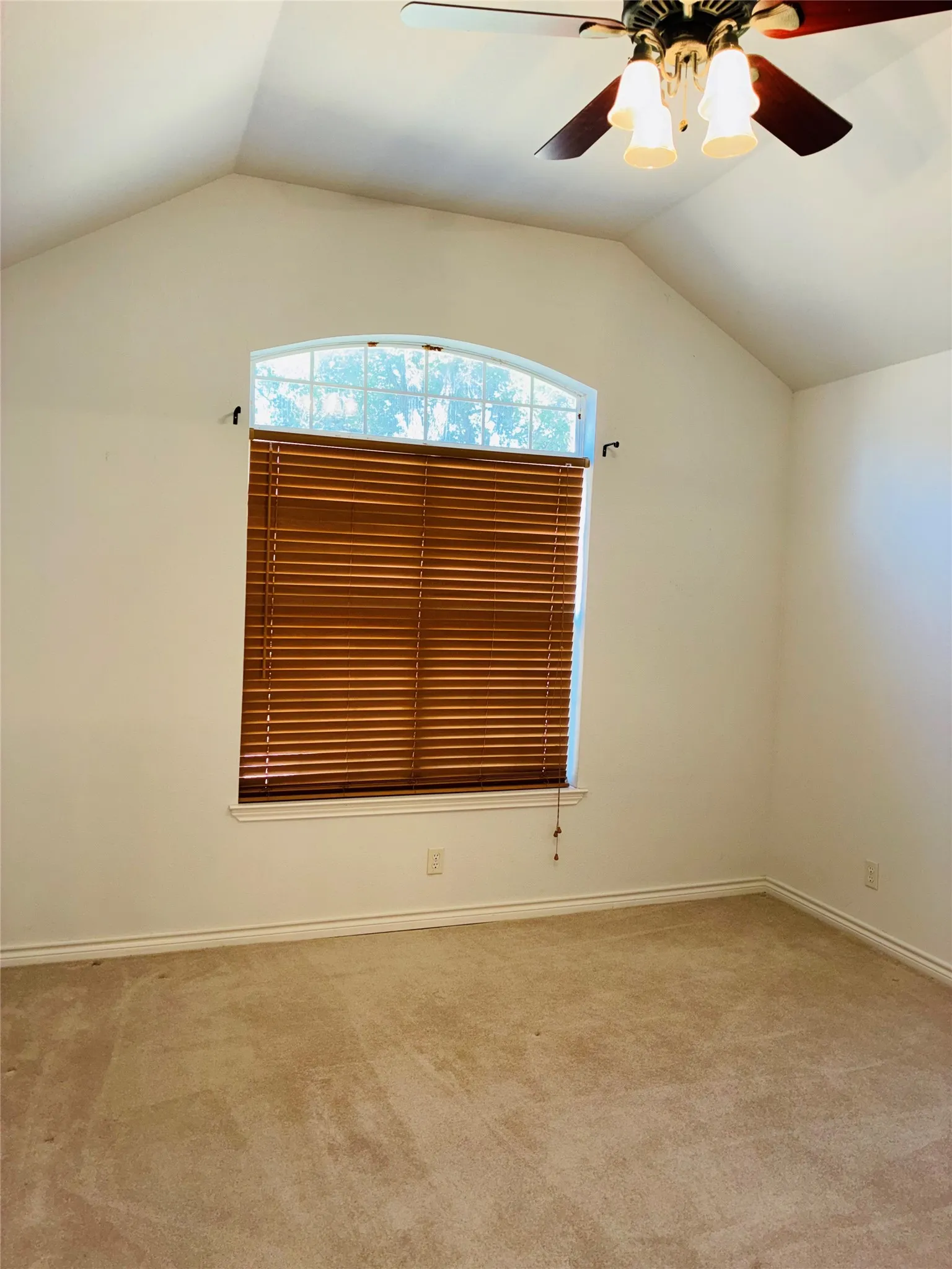 Single Family Residence For Sale in Hood County , 6703 Lejeune Court, Granbury, Texas 76049, 3 Bedroom, 2 Bathroom, 2 Garage spaces, 1,892 Sqft, built in 1999, mls#21368778, Real Estate Agent in Granbury, Homes For Sale in Hood county, Homes For Sale in Granbury, Realtor in Granbury Texas, Real Estate Brokerage Independent Realty Texas, Luminita Cordes Realtor