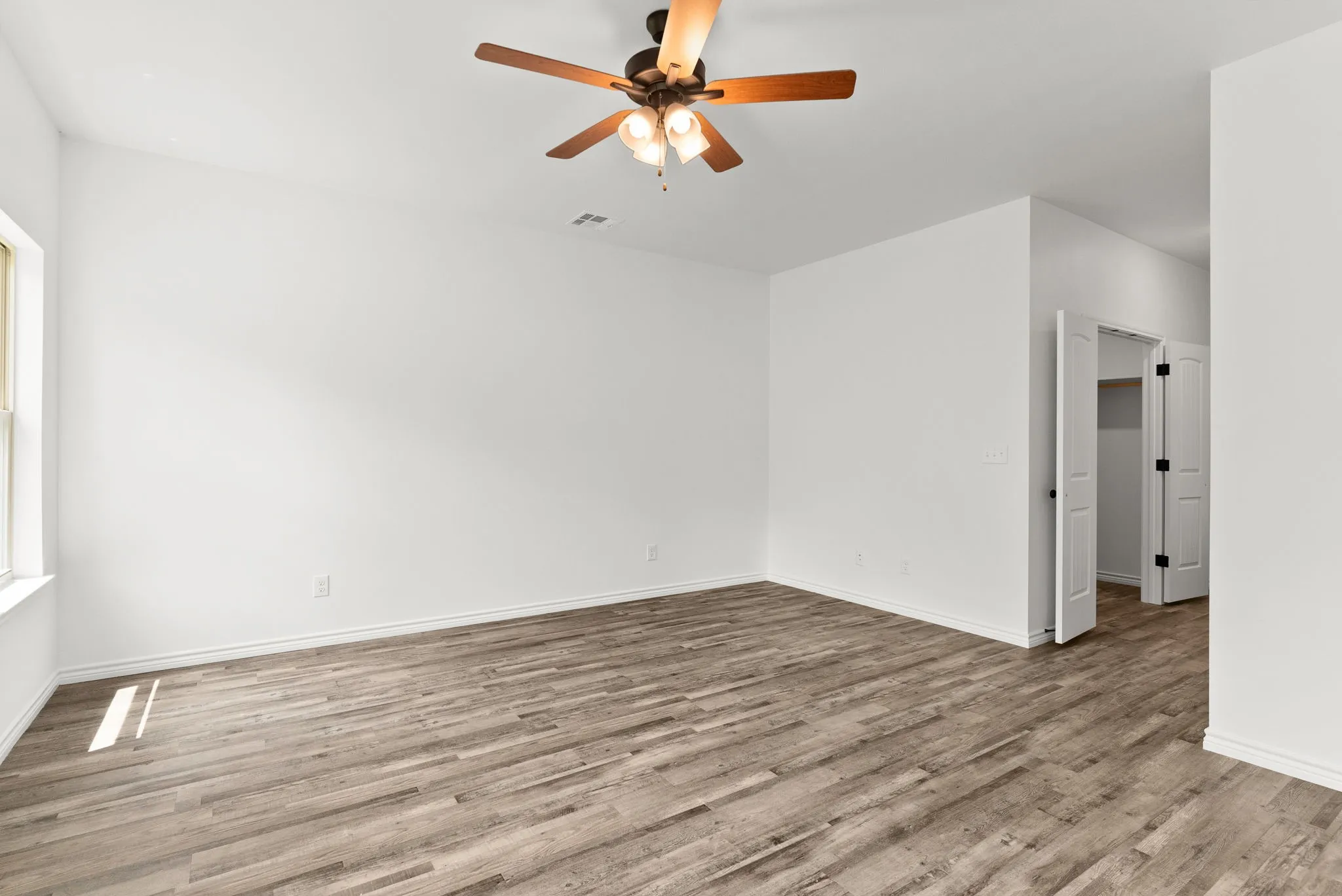 Single Family Residence For Sale in Lampasas County , 828 Elijah, Lampasas, Texas 76550, 4 Bedroom, 3 Bathroom, 2 Garage spaces, 2,068 Sqft, built in 2024, mls#21362806, Real Estate Agent in Lampasas, Homes For Sale in Lampasas county, Homes For Sale in Lampasas, Realtor in Lampasas Texas, Real Estate Brokerage Independent Realty Texas, Luminita Cordes Realtor