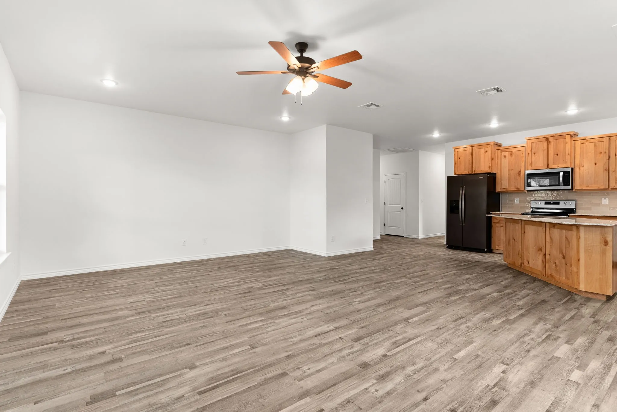 Single Family Residence For Sale in Lampasas County , 828 Elijah, Lampasas, Texas 76550, 4 Bedroom, 3 Bathroom, 2 Garage spaces, 2,068 Sqft, built in 2024, mls#21362806, Real Estate Agent in Lampasas, Homes For Sale in Lampasas county, Homes For Sale in Lampasas, Realtor in Lampasas Texas, Real Estate Brokerage Independent Realty Texas, Luminita Cordes Realtor