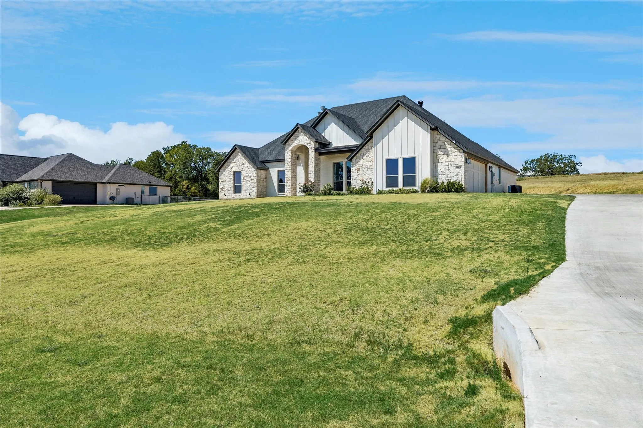 Single Family Residence For Sale in Parker County , 10020 Valley Oak Court, Springtown, Texas 76082, 5 Bedroom, 2 Bathroom, 2 Garage spaces, 2,384 Sqft, built in 2023, mls#21367364, Real Estate Agent in Springtown, Homes For Sale in Parker county, Homes For Sale in Springtown, Realtor in Springtown Texas, Real Estate Brokerage Independent Realty Texas, Luminita Cordes Realtor