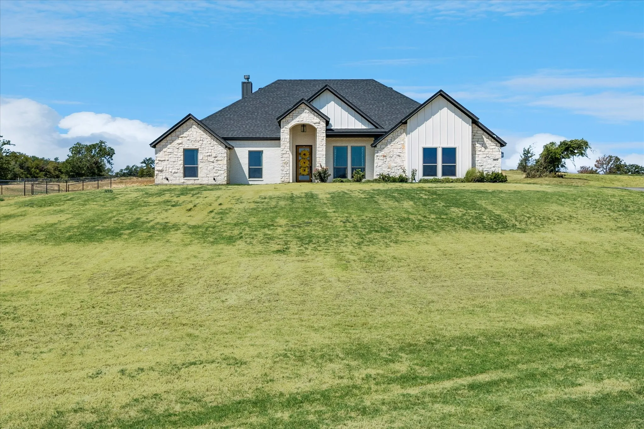 Single Family Residence For Sale in Parker County , 10020 Valley Oak Court, Springtown, Texas 76082, 5 Bedroom, 2 Bathroom, 2 Garage spaces, 2,384 Sqft, built in 2023, mls#21367364, Real Estate Agent in Springtown, Homes For Sale in Parker county, Homes For Sale in Springtown, Realtor in Springtown Texas, Real Estate Brokerage Independent Realty Texas, Luminita Cordes Realtor