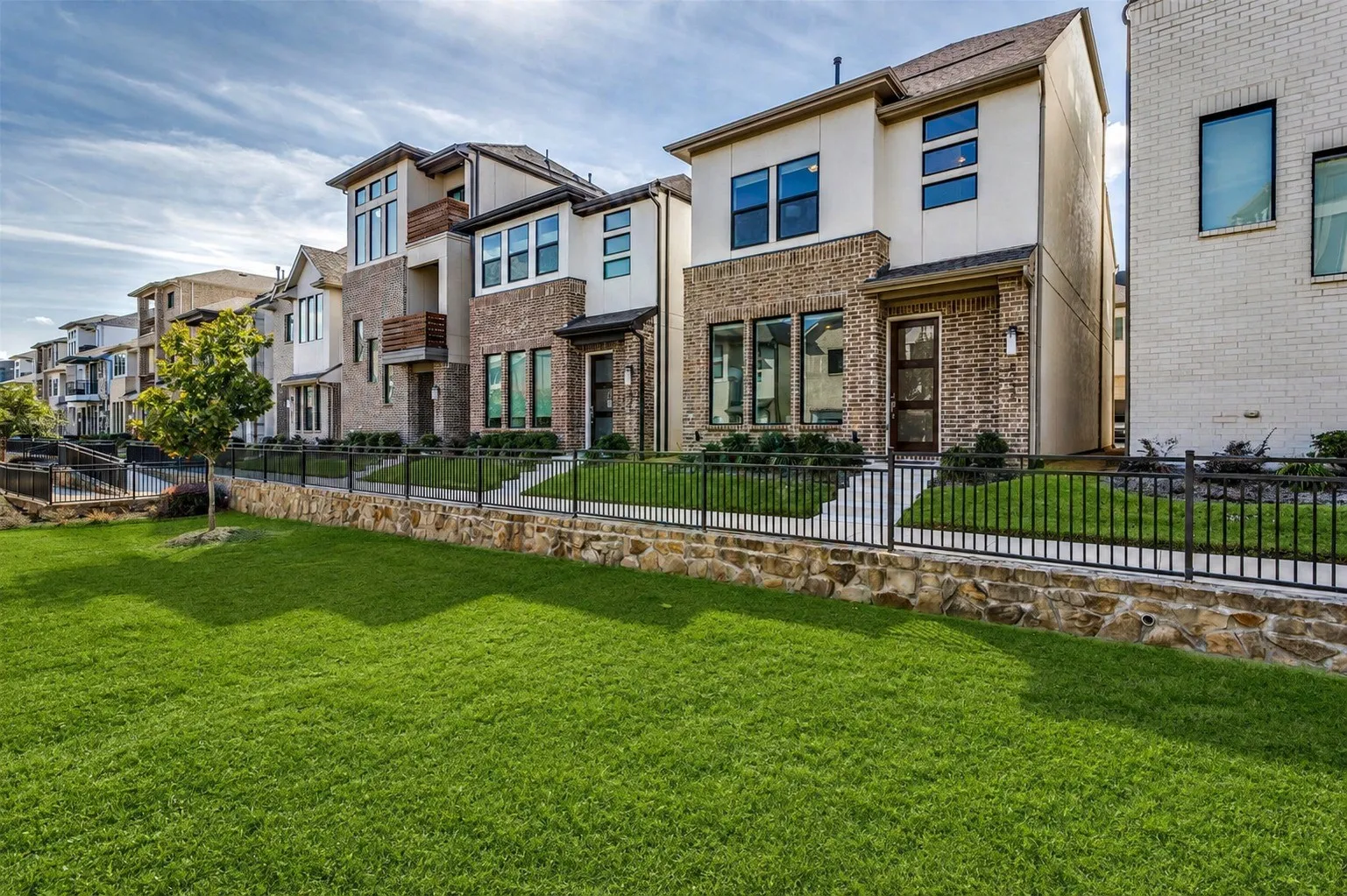 Single Family Residence For Rent in Collin County , 8052 Zeppos Drive, Plano, Texas 75024, 3 Bedroom, 4 Bathroom, 2 Garage spaces, 1,892 Sqft, built in 2021, mls#21368882, Real Estate Agent in Plano, Homes For Rent in Collin county, Homes For Rent in Plano, Realtor in Plano Texas, Real Estate Brokerage Independent Realty Texas, Luminita Cordes Realtor