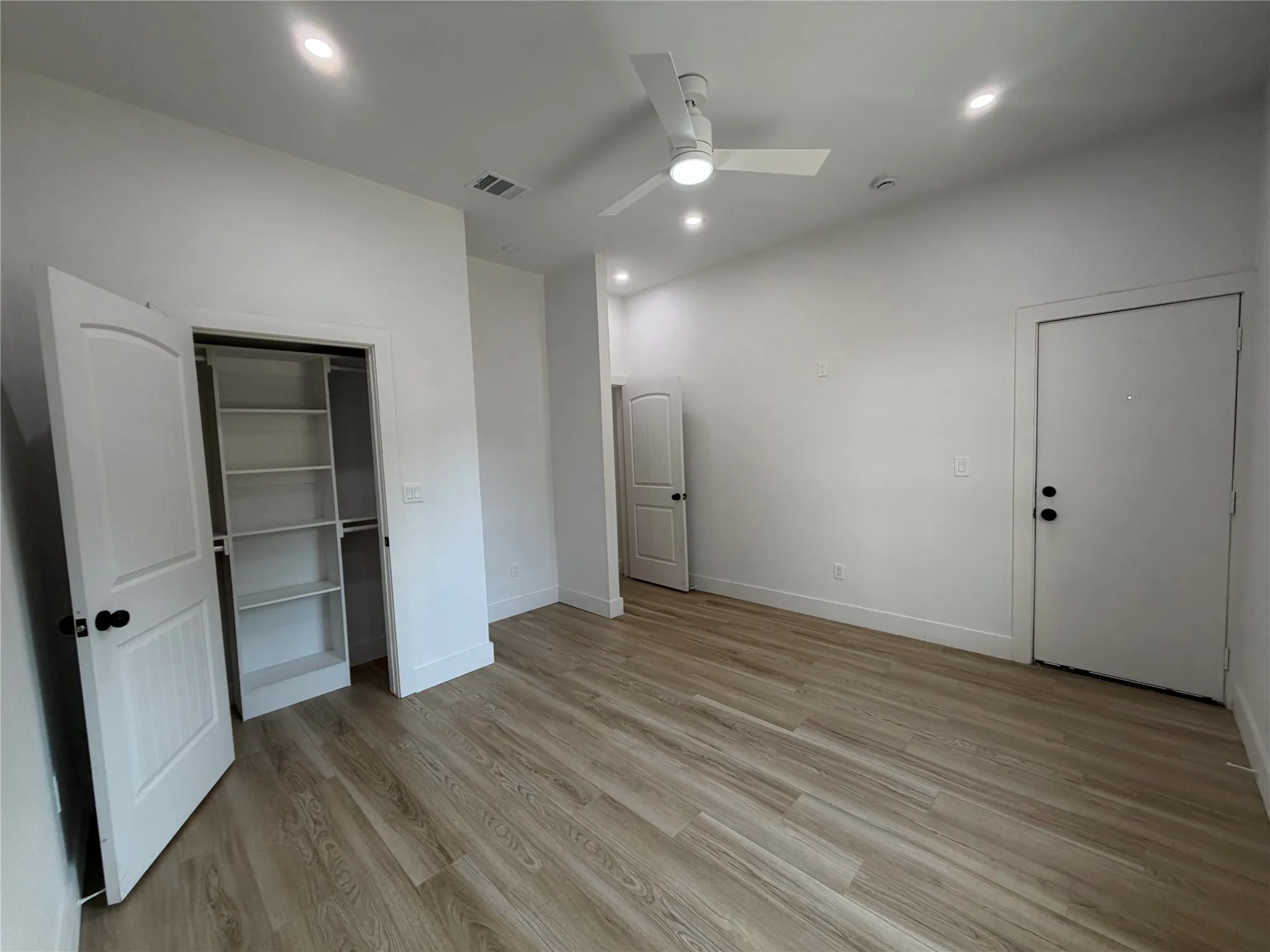 Duplex For Rent in Dallas County , 808 W 10th Street, Dallas, Texas 75208, 2 Bedroom, 1 Bathroom, Garage spaces, 1,830 Sqft, built in 1930, mls#21368965, Real Estate Agent in Dallas, Homes For Rent in Dallas county, Homes For Rent in Dallas, Realtor in Dallas Texas, Real Estate Brokerage Independent Realty Texas, Luminita Cordes Realtor