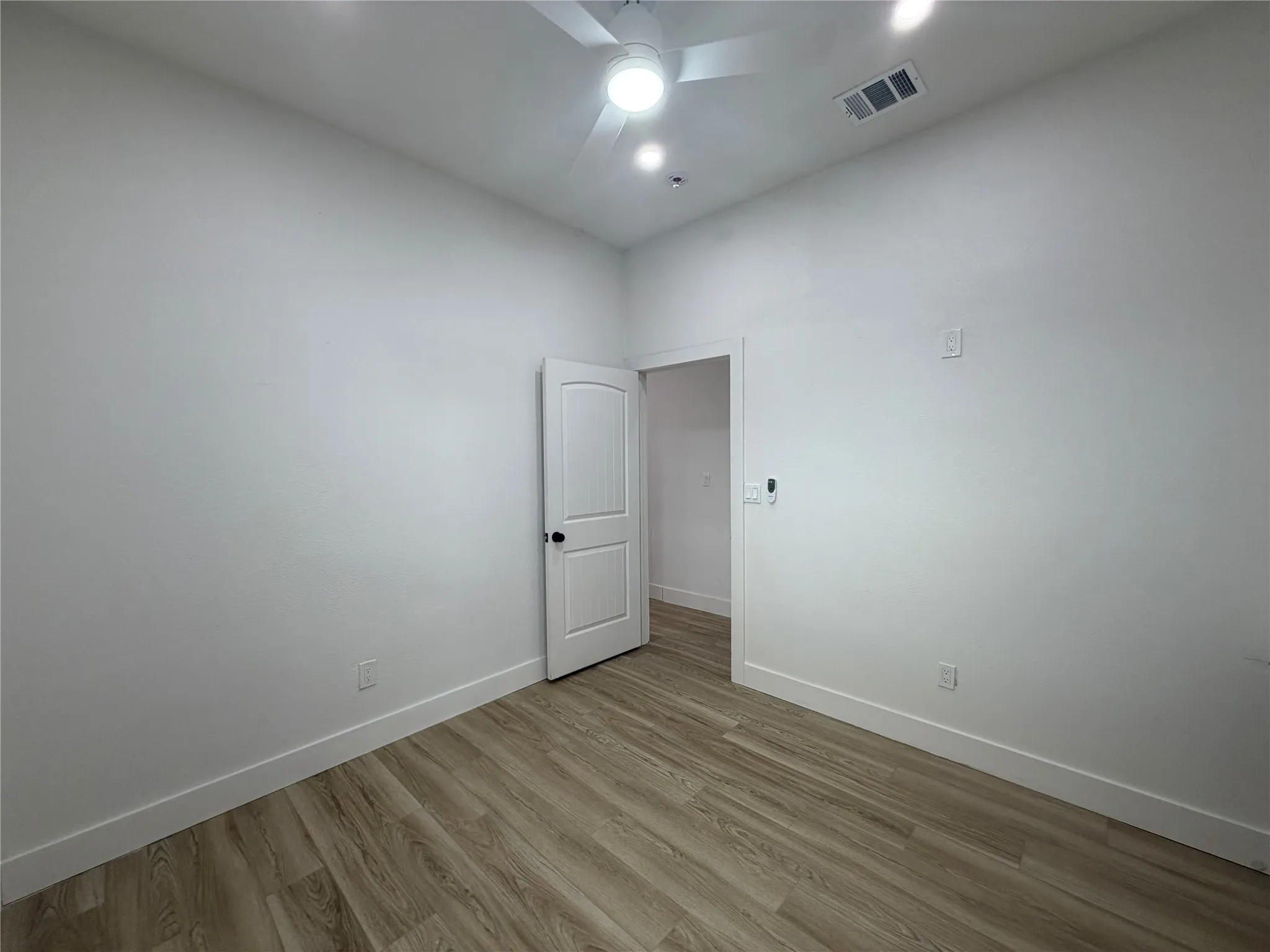Duplex For Rent in Dallas County , 808 W 10th Street, Dallas, Texas 75208, 2 Bedroom, 1 Bathroom, Garage spaces, 1,830 Sqft, built in 1930, mls#21368965, Real Estate Agent in Dallas, Homes For Rent in Dallas county, Homes For Rent in Dallas, Realtor in Dallas Texas, Real Estate Brokerage Independent Realty Texas, Luminita Cordes Realtor