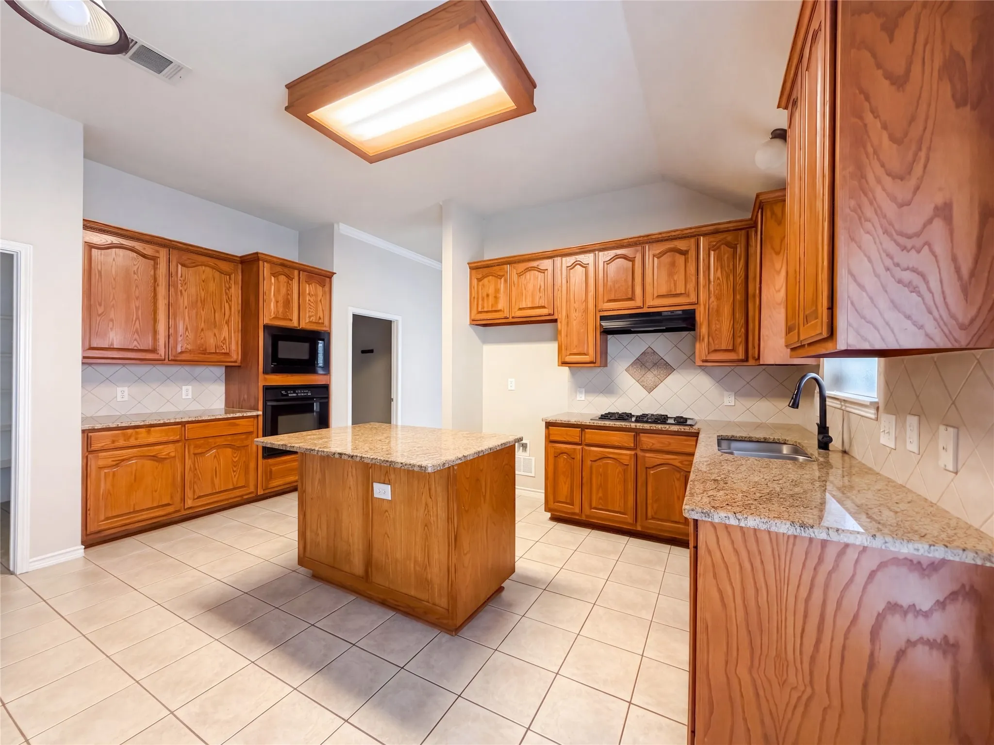 Single Family Residence For Sale in Collin County , 8404 Blacktail Trail, Mc Kinney, Texas 75070, 4 Bedroom, 2 Bathroom, 2 Garage spaces, 2,405 Sqft, built in 2003, mls#21368962, Real Estate Agent in Mc Kinney, Homes For Sale in Collin county, Homes For Sale in Mc Kinney, Realtor in Mc Kinney Texas, Real Estate Brokerage Independent Realty Texas, Luminita Cordes Realtor
