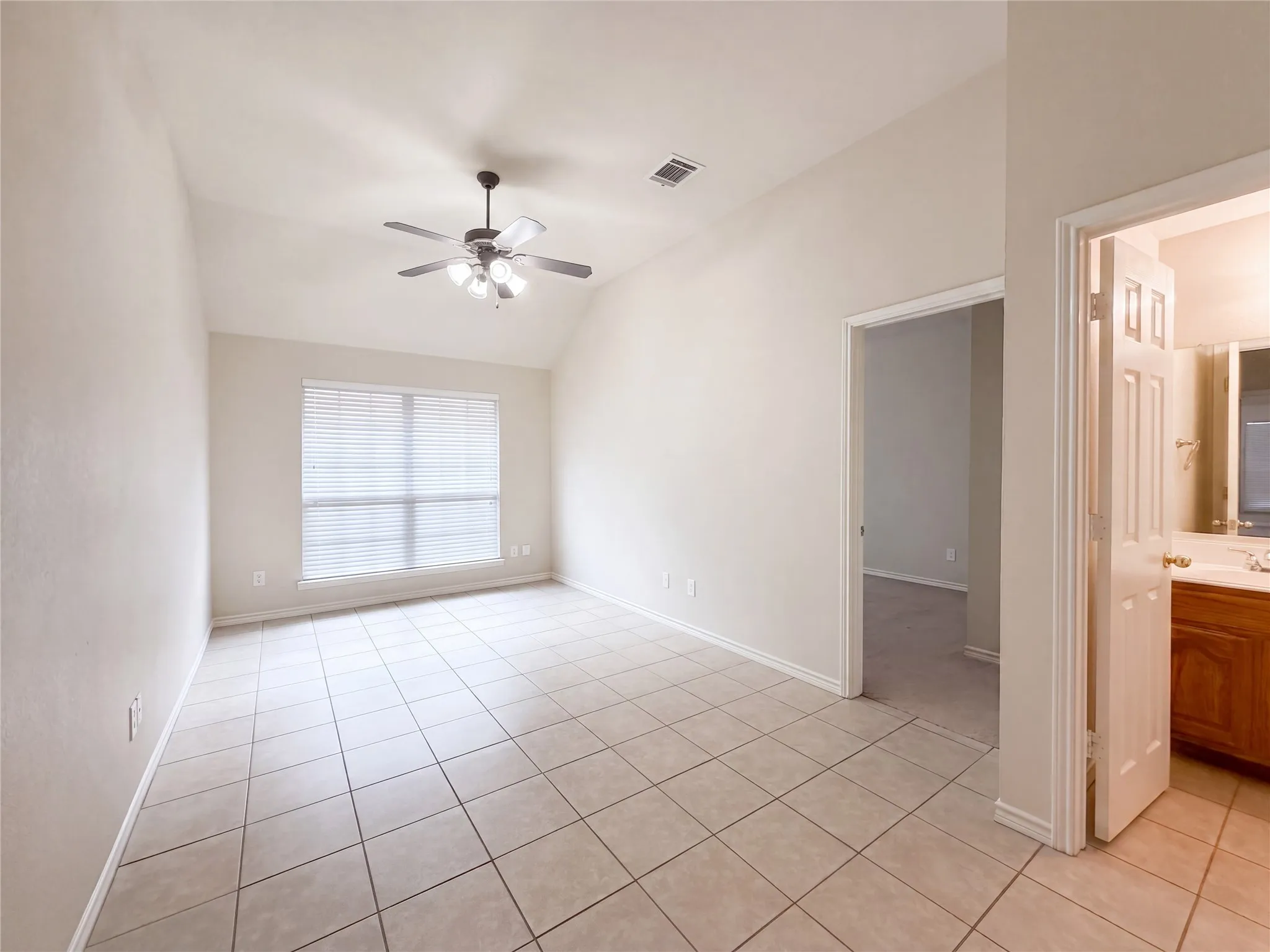 Single Family Residence For Sale in Collin County , 8404 Blacktail Trail, Mc Kinney, Texas 75070, 4 Bedroom, 2 Bathroom, 2 Garage spaces, 2,405 Sqft, built in 2003, mls#21368962, Real Estate Agent in Mc Kinney, Homes For Sale in Collin county, Homes For Sale in Mc Kinney, Realtor in Mc Kinney Texas, Real Estate Brokerage Independent Realty Texas, Luminita Cordes Realtor