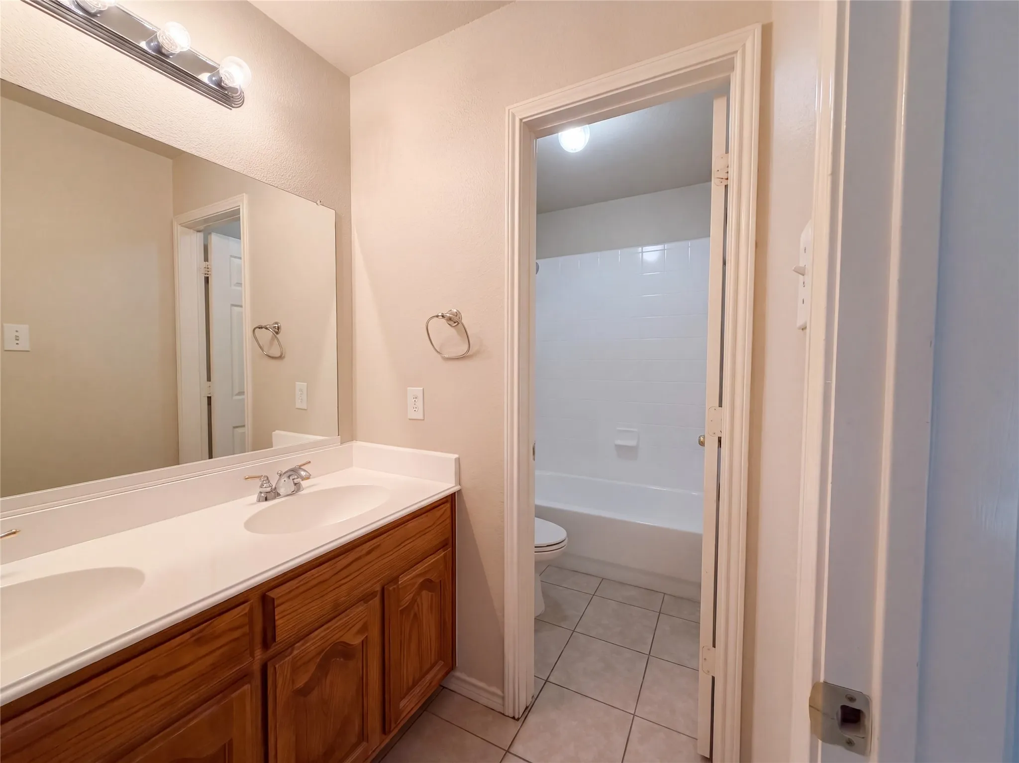 Single Family Residence For Sale in Collin County , 8404 Blacktail Trail, Mc Kinney, Texas 75070, 4 Bedroom, 2 Bathroom, 2 Garage spaces, 2,405 Sqft, built in 2003, mls#21368962, Real Estate Agent in Mc Kinney, Homes For Sale in Collin county, Homes For Sale in Mc Kinney, Realtor in Mc Kinney Texas, Real Estate Brokerage Independent Realty Texas, Luminita Cordes Realtor