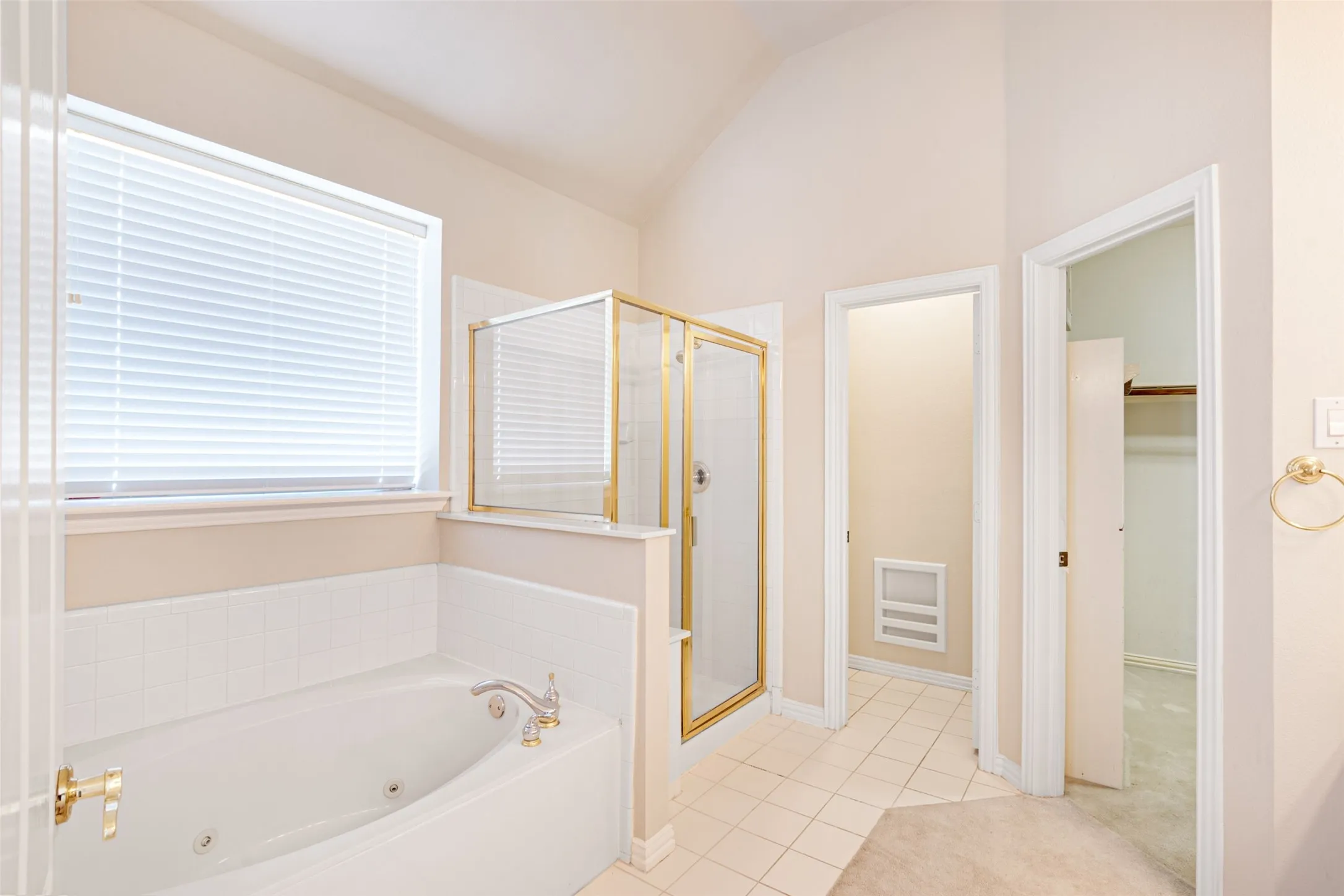 Single Family Residence For Sale in Dallas County , 517 Quick Silver Drive, De Soto, Texas 75115, 3 Bedroom, 3 Bathroom, 2 Garage spaces, 2,358 Sqft, built in 1994, mls#21367798, Real Estate Agent in De Soto, Homes For Sale in Dallas county, Homes For Sale in De Soto, Realtor in De Soto Texas, Real Estate Brokerage Independent Realty Texas, Luminita Cordes Realtor