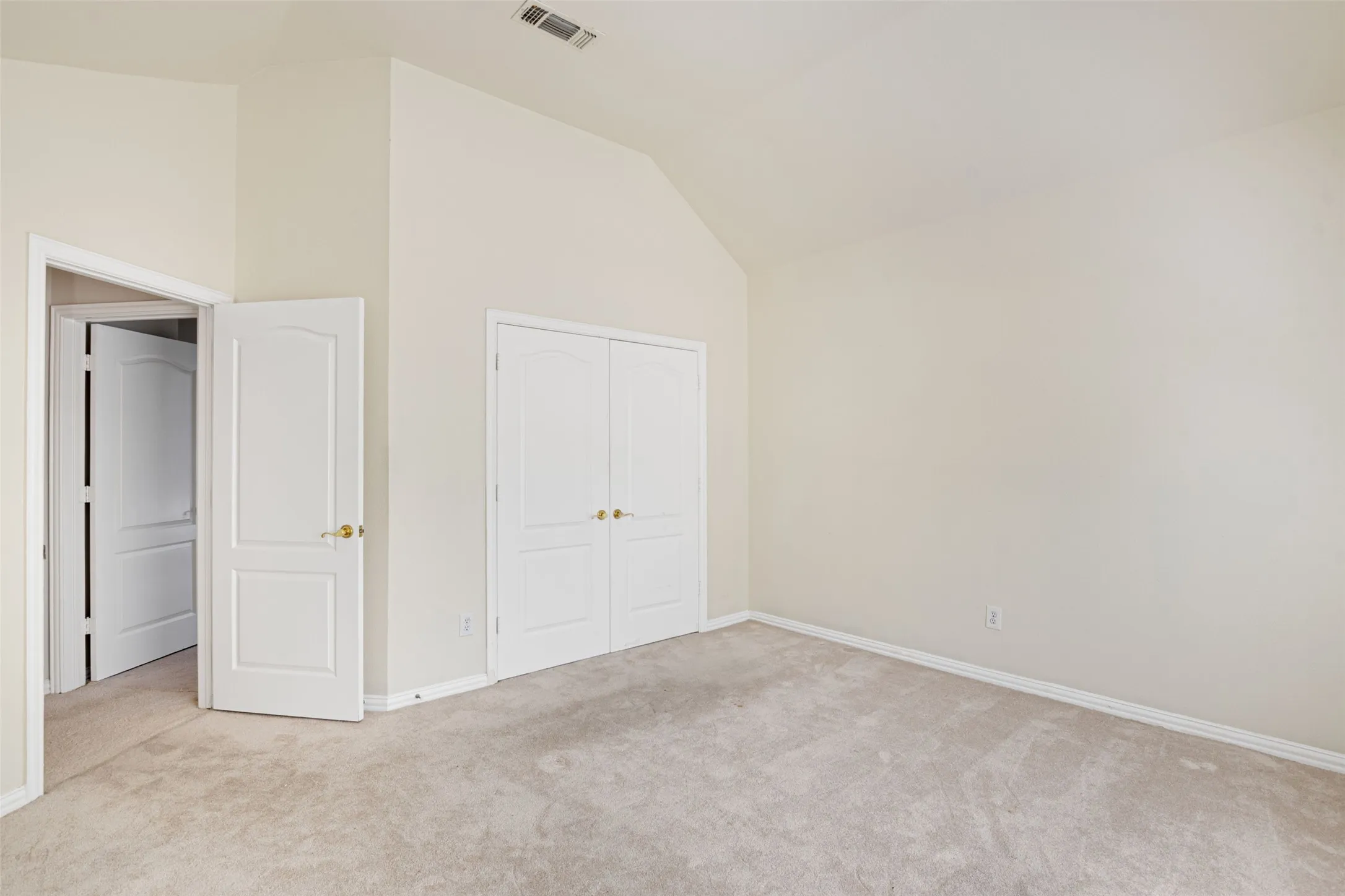 Single Family Residence For Sale in Dallas County , 517 Quick Silver Drive, De Soto, Texas 75115, 3 Bedroom, 3 Bathroom, 2 Garage spaces, 2,358 Sqft, built in 1994, mls#21367798, Real Estate Agent in De Soto, Homes For Sale in Dallas county, Homes For Sale in De Soto, Realtor in De Soto Texas, Real Estate Brokerage Independent Realty Texas, Luminita Cordes Realtor