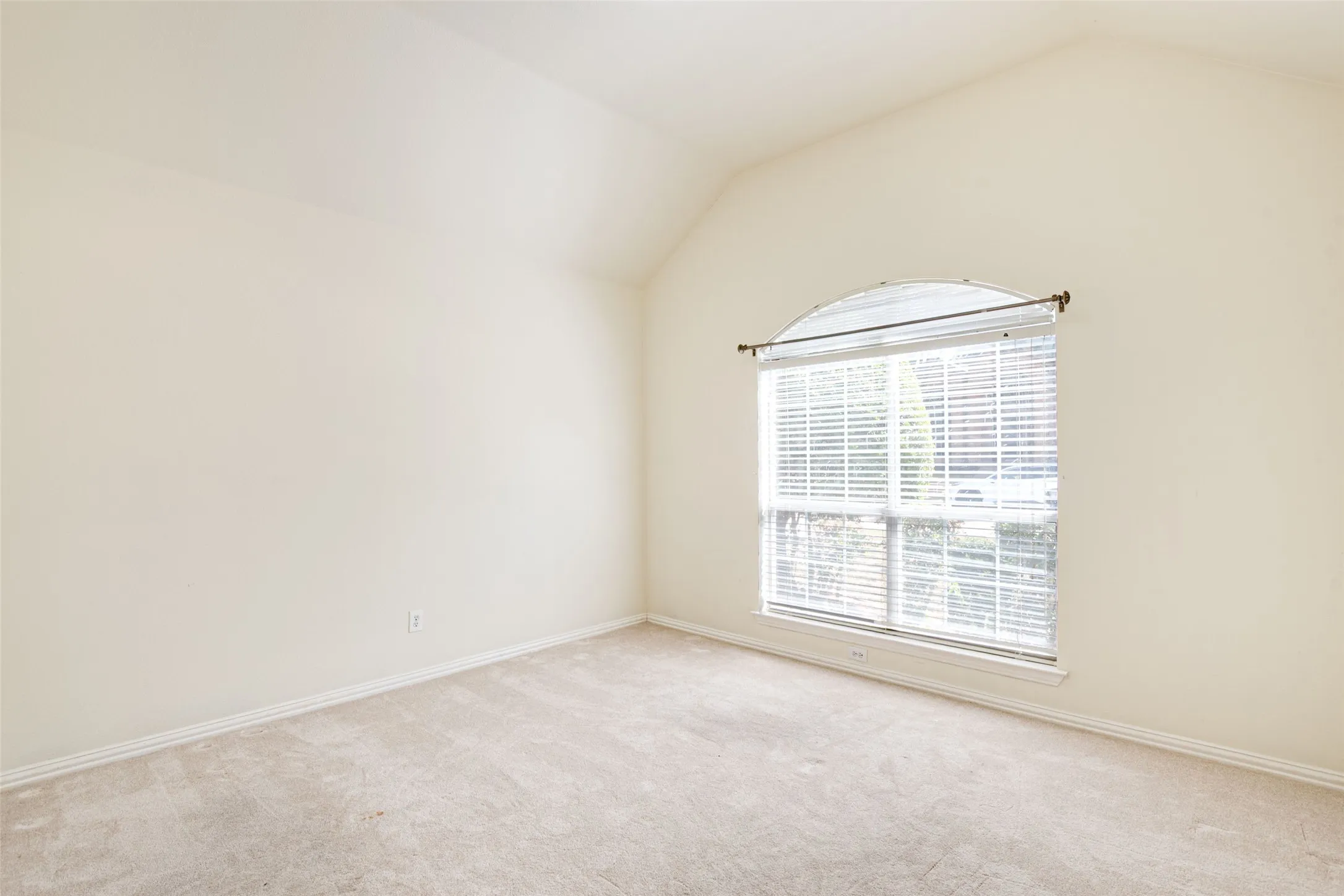 Single Family Residence For Sale in Dallas County , 517 Quick Silver Drive, De Soto, Texas 75115, 3 Bedroom, 3 Bathroom, 2 Garage spaces, 2,358 Sqft, built in 1994, mls#21367798, Real Estate Agent in De Soto, Homes For Sale in Dallas county, Homes For Sale in De Soto, Realtor in De Soto Texas, Real Estate Brokerage Independent Realty Texas, Luminita Cordes Realtor