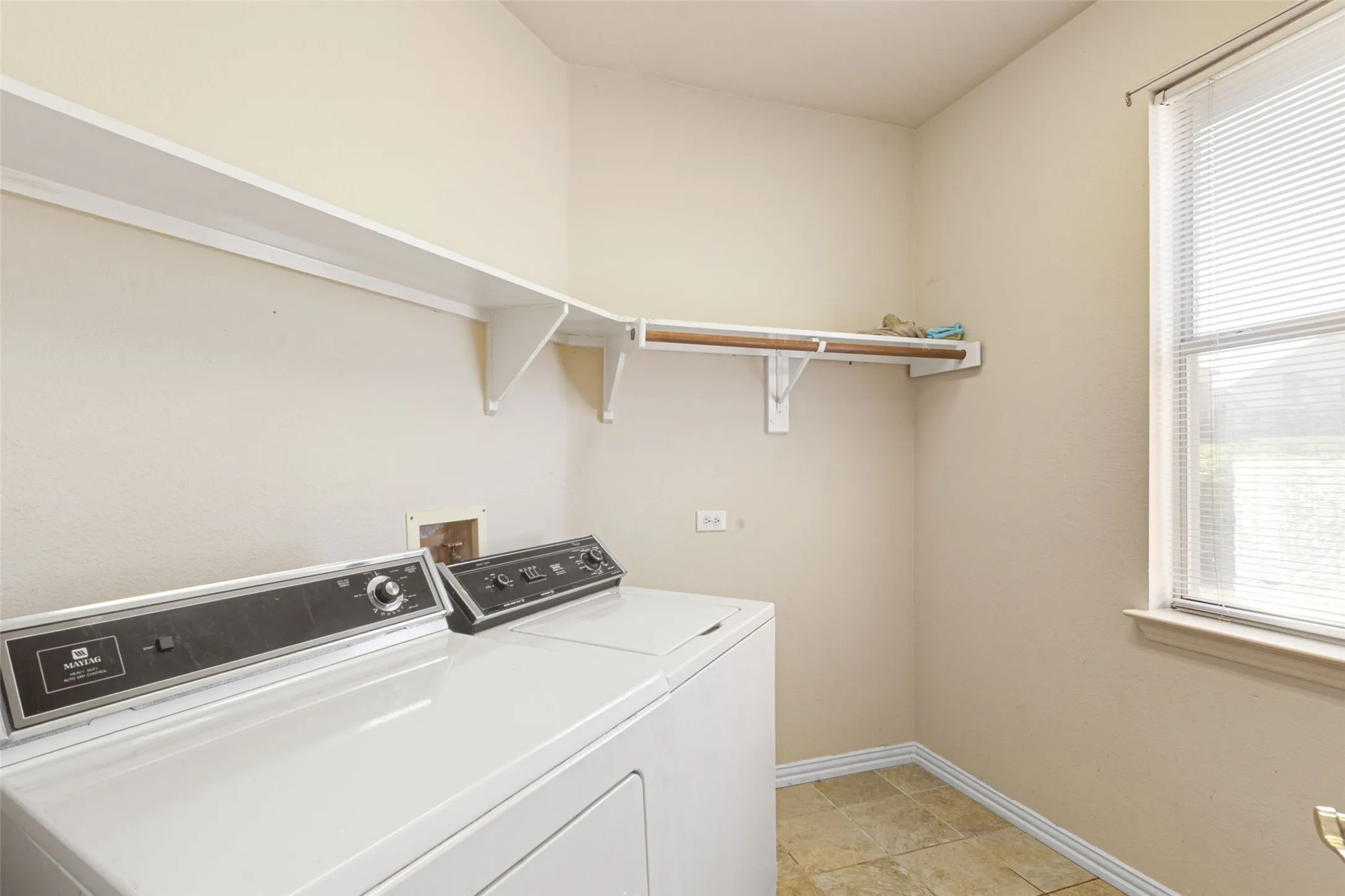 Single Family Residence For Sale in Dallas County , 517 Quick Silver Drive, De Soto, Texas 75115, 3 Bedroom, 3 Bathroom, 2 Garage spaces, 2,358 Sqft, built in 1994, mls#21367798, Real Estate Agent in De Soto, Homes For Sale in Dallas county, Homes For Sale in De Soto, Realtor in De Soto Texas, Real Estate Brokerage Independent Realty Texas, Luminita Cordes Realtor
