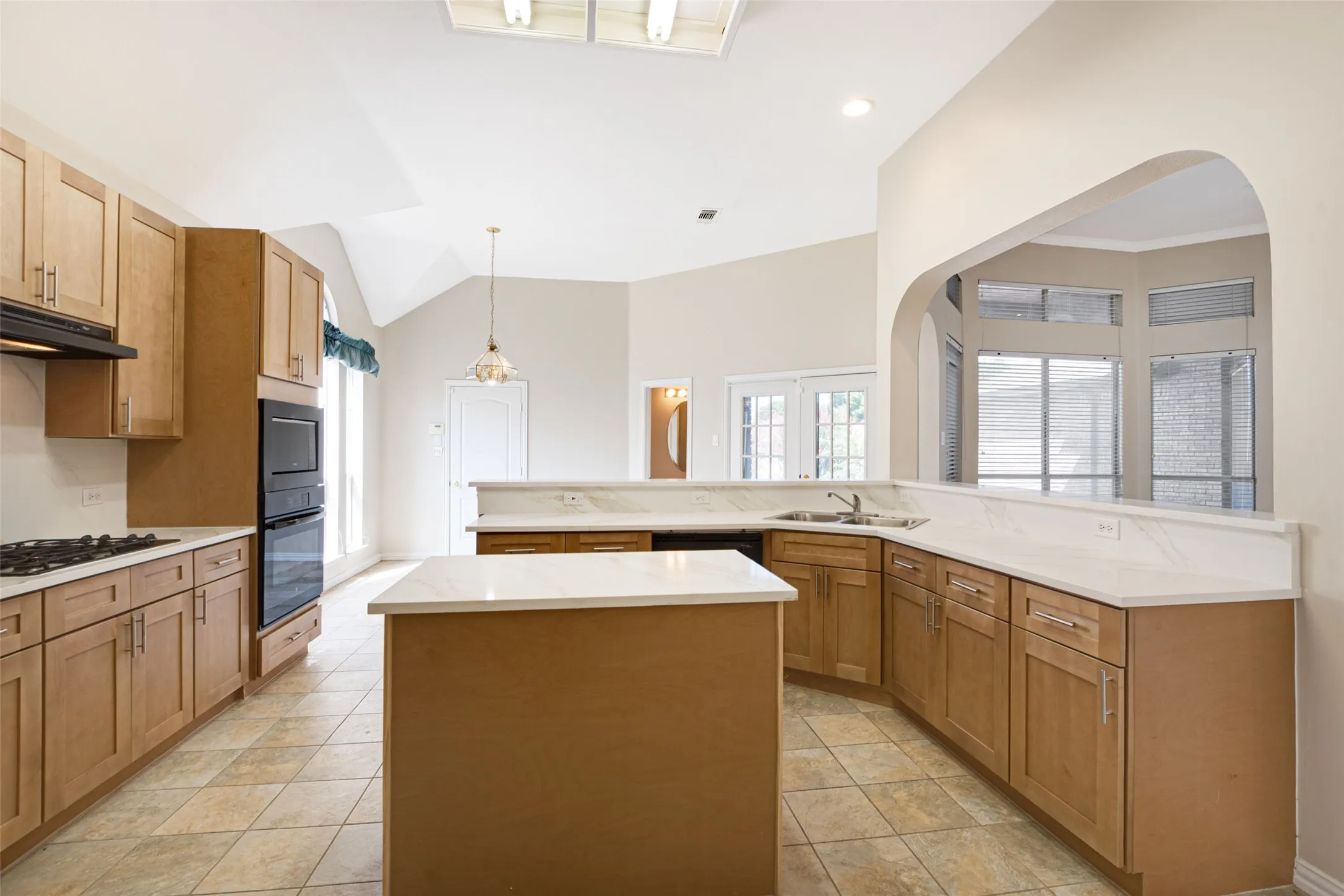 Single Family Residence For Sale in Dallas County , 517 Quick Silver Drive, De Soto, Texas 75115, 3 Bedroom, 3 Bathroom, 2 Garage spaces, 2,358 Sqft, built in 1994, mls#21367798, Real Estate Agent in De Soto, Homes For Sale in Dallas county, Homes For Sale in De Soto, Realtor in De Soto Texas, Real Estate Brokerage Independent Realty Texas, Luminita Cordes Realtor
