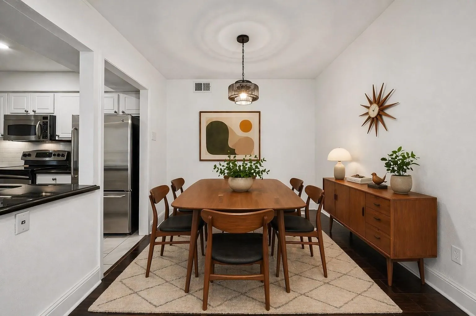 Condominium For Rent in Dallas County , 5916 Sandhurst Lane 233, Dallas, Texas 75206, 2 Bedroom, 2 Bathroom, Garage spaces, 1,140 Sqft, built in 1967, mls#21368495, Real Estate Agent in Dallas, Homes For Rent in Dallas county, Homes For Rent in Dallas, Realtor in Dallas Texas, Real Estate Brokerage Independent Realty Texas, Luminita Cordes Realtor
