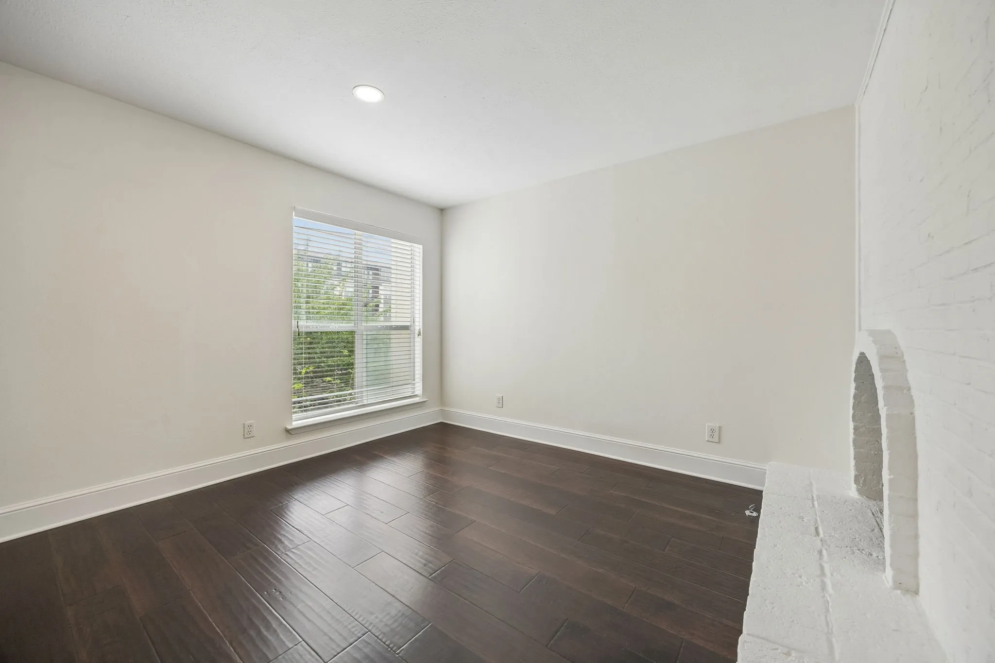 Condominium For Rent in Dallas County , 5916 Sandhurst Lane 233, Dallas, Texas 75206, 2 Bedroom, 2 Bathroom, Garage spaces, 1,140 Sqft, built in 1967, mls#21368495, Real Estate Agent in Dallas, Homes For Rent in Dallas county, Homes For Rent in Dallas, Realtor in Dallas Texas, Real Estate Brokerage Independent Realty Texas, Luminita Cordes Realtor