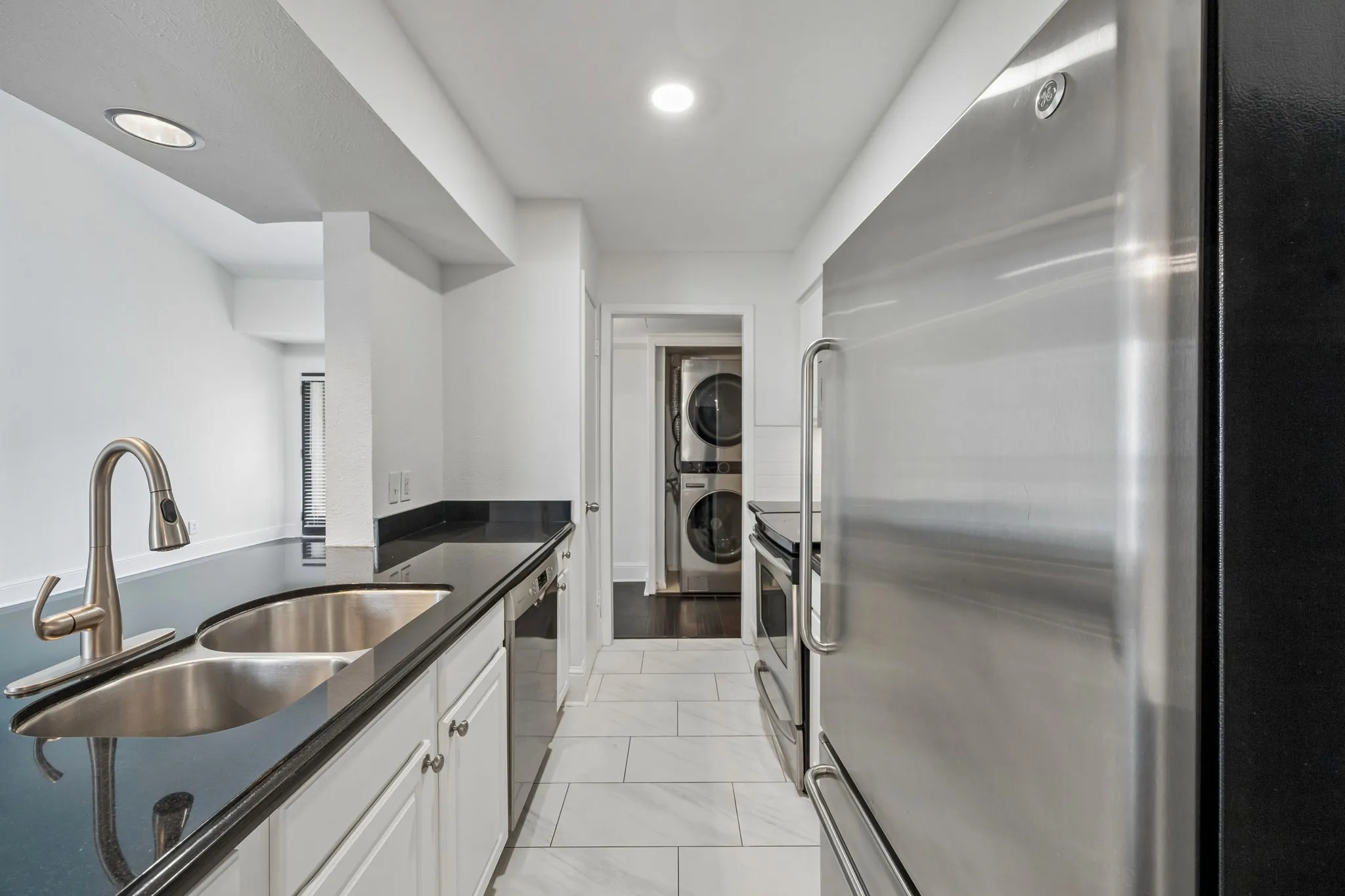 Condominium For Rent in Dallas County , 5916 Sandhurst Lane 233, Dallas, Texas 75206, 2 Bedroom, 2 Bathroom, Garage spaces, 1,140 Sqft, built in 1967, mls#21368495, Real Estate Agent in Dallas, Homes For Rent in Dallas county, Homes For Rent in Dallas, Realtor in Dallas Texas, Real Estate Brokerage Independent Realty Texas, Luminita Cordes Realtor