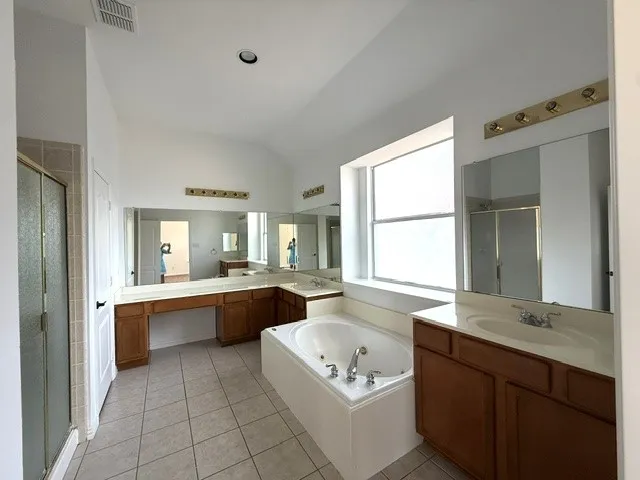 Single Family Residence For Sale in Dallas County , 202 Stonegate Lane, Sunnyvale, Texas 75182, 4 Bedroom, 3 Bathroom, 3 Garage spaces, 3,337 Sqft, built in 2001, mls#21368972, Real Estate Agent in Sunnyvale, Homes For Sale in Dallas county, Homes For Sale in Sunnyvale, Realtor in Sunnyvale Texas, Real Estate Brokerage Independent Realty Texas, Luminita Cordes Realtor