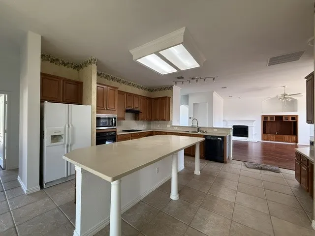 Single Family Residence For Sale in Dallas County , 202 Stonegate Lane, Sunnyvale, Texas 75182, 4 Bedroom, 3 Bathroom, 3 Garage spaces, 3,337 Sqft, built in 2001, mls#21368972, Real Estate Agent in Sunnyvale, Homes For Sale in Dallas county, Homes For Sale in Sunnyvale, Realtor in Sunnyvale Texas, Real Estate Brokerage Independent Realty Texas, Luminita Cordes Realtor