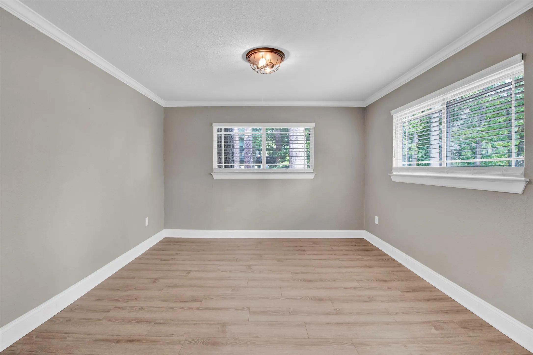 Neutral wall finishes