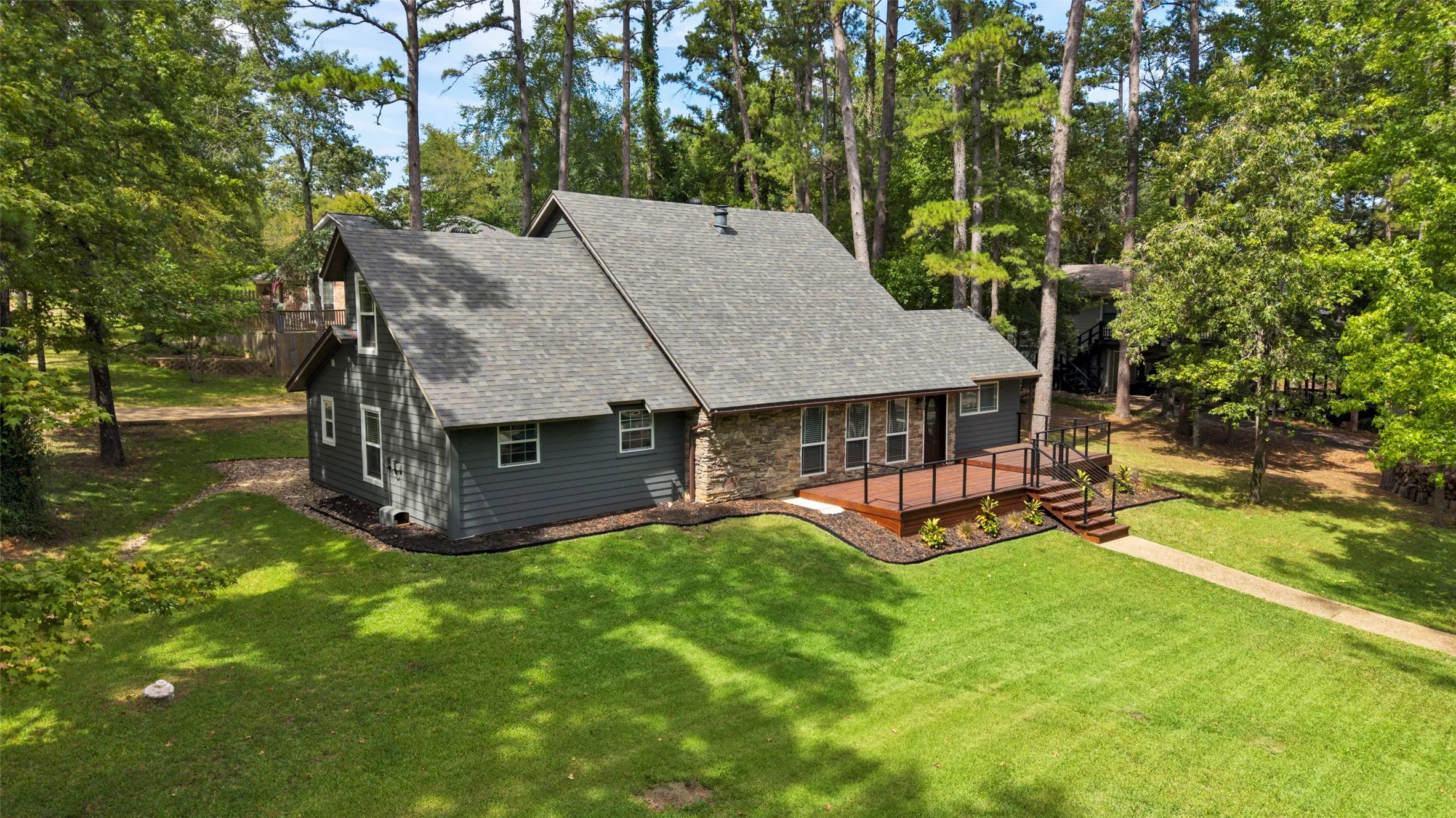 Single Family Residence For Sale in Smith County , 1407 Lakeshore, Hideaway, Texas 75771, 4 Bedroom, 3 Bathroom, 1 Garage spaces, 2,340 Sqft, built in 1974, mls#21368973, Real Estate Agent in Hideaway, Homes For Sale in Smith county, Homes For Sale in Hideaway, Realtor in Hideaway Texas, Real Estate Brokerage Independent Realty Texas, Luminita Cordes Realtor