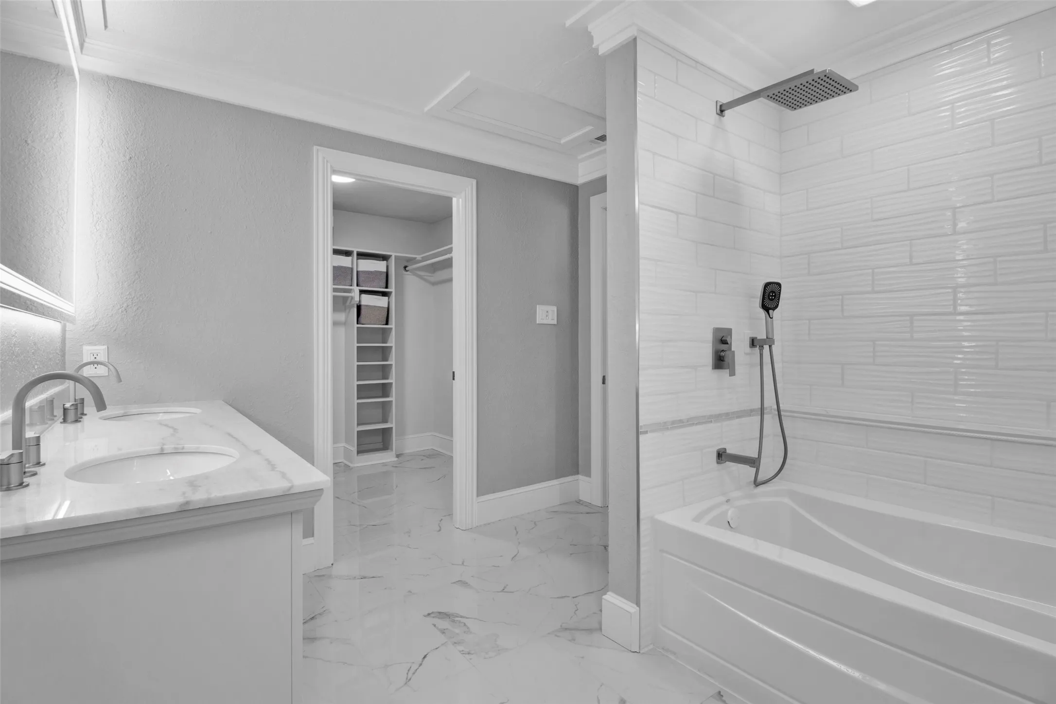 Dual vanity with undermount sinks and light-toned countertops