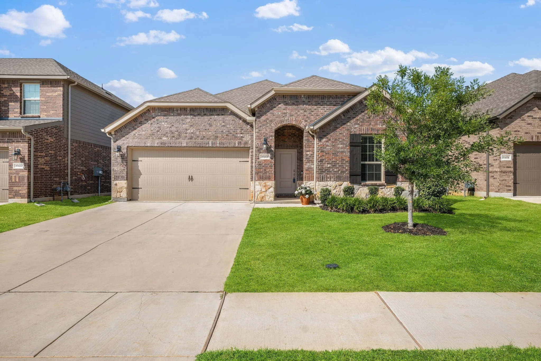 Single Family Residence For Sale in Denton County , 10408 Bluestone Lane, Aubrey, Texas 76227, 4 Bedroom, 2 Bathroom, 2 Garage spaces, 2,091 Sqft, built in 2023, mls#21356463, Real Estate Agent in Aubrey, Homes For Sale in Denton county, Homes For Sale in Aubrey, Realtor in Aubrey Texas, Real Estate Brokerage Independent Realty Texas, Luminita Cordes Realtor