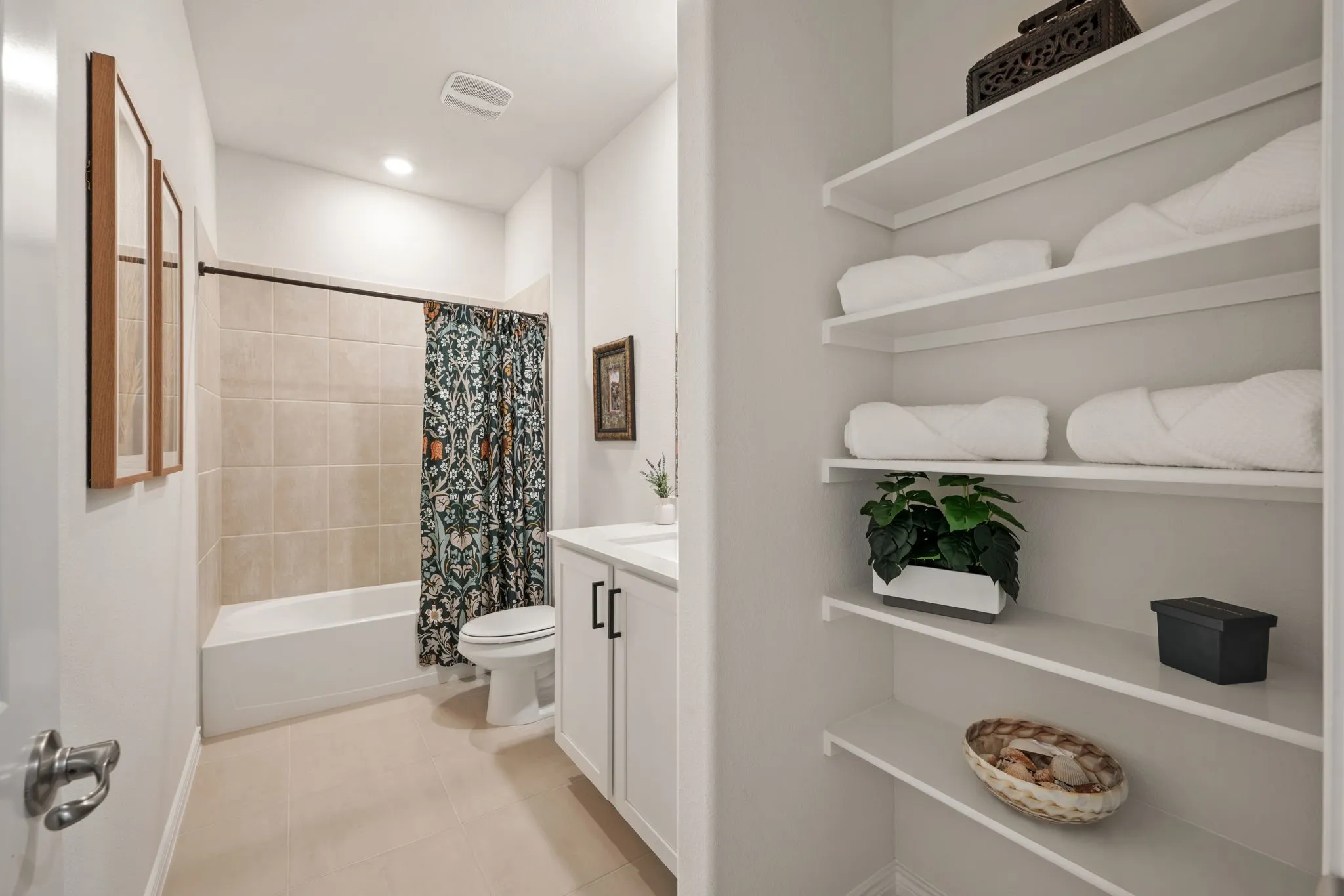 Single Family Residence For Sale in Denton County , 10408 Bluestone Lane, Aubrey, Texas 76227, 4 Bedroom, 2 Bathroom, 2 Garage spaces, 2,091 Sqft, built in 2023, mls#21356463, Real Estate Agent in Aubrey, Homes For Sale in Denton county, Homes For Sale in Aubrey, Realtor in Aubrey Texas, Real Estate Brokerage Independent Realty Texas, Luminita Cordes Realtor