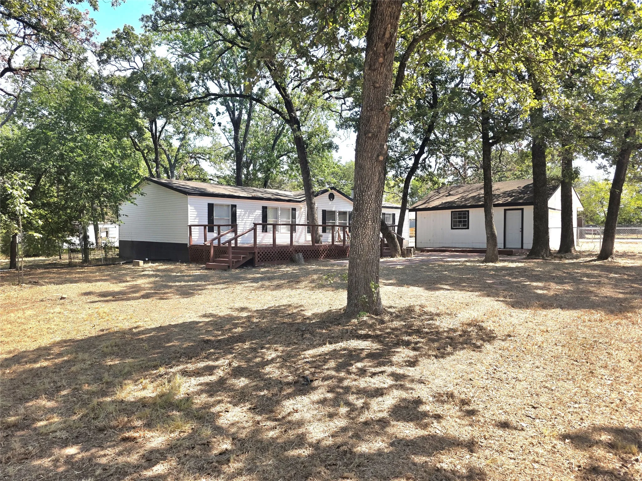 Mobile Home For Sale in Henderson County , 100 Crow Street, Mabank, Texas 75156, 4 Bedroom, 2 Bathroom, 2 Garage spaces, 1,792 Sqft, built in 2009, mls#21368976, Real Estate Agent in Mabank, Homes For Sale in Henderson county, Homes For Sale in Mabank, Realtor in Mabank Texas, Real Estate Brokerage Independent Realty Texas, Luminita Cordes Realtor