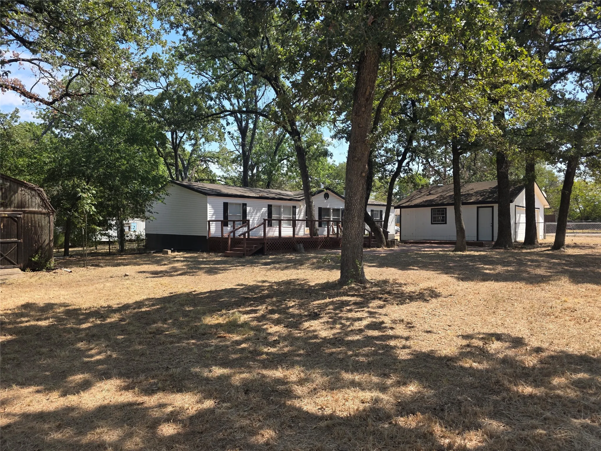 Mobile Home For Sale in Henderson County , 100 Crow Street, Mabank, Texas 75156, 4 Bedroom, 2 Bathroom, 2 Garage spaces, 1,792 Sqft, built in 2009, mls#21368976, Real Estate Agent in Mabank, Homes For Sale in Henderson county, Homes For Sale in Mabank, Realtor in Mabank Texas, Real Estate Brokerage Independent Realty Texas, Luminita Cordes Realtor