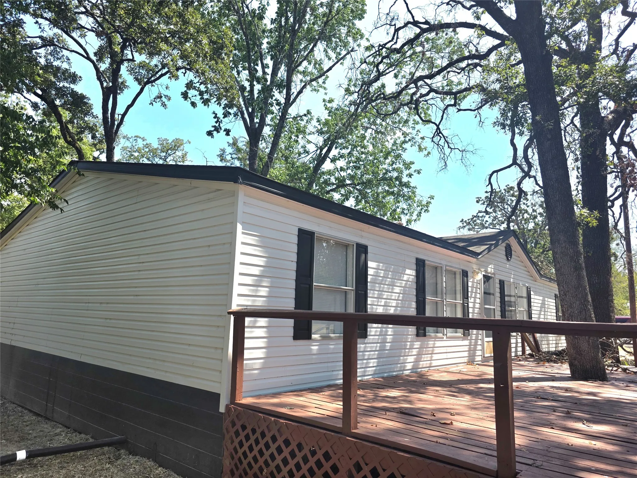 Mobile Home For Sale in Henderson County , 100 Crow Street, Mabank, Texas 75156, 4 Bedroom, 2 Bathroom, 2 Garage spaces, 1,792 Sqft, built in 2009, mls#21368976, Real Estate Agent in Mabank, Homes For Sale in Henderson county, Homes For Sale in Mabank, Realtor in Mabank Texas, Real Estate Brokerage Independent Realty Texas, Luminita Cordes Realtor