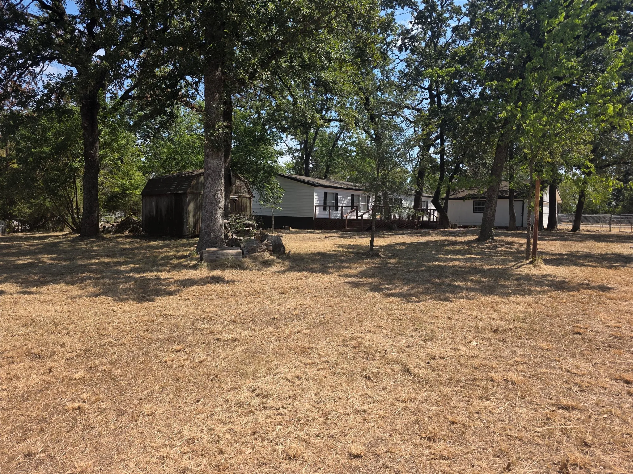 Mobile Home For Sale in Henderson County , 100 Crow Street, Mabank, Texas 75156, 4 Bedroom, 2 Bathroom, 2 Garage spaces, 1,792 Sqft, built in 2009, mls#21368976, Real Estate Agent in Mabank, Homes For Sale in Henderson county, Homes For Sale in Mabank, Realtor in Mabank Texas, Real Estate Brokerage Independent Realty Texas, Luminita Cordes Realtor