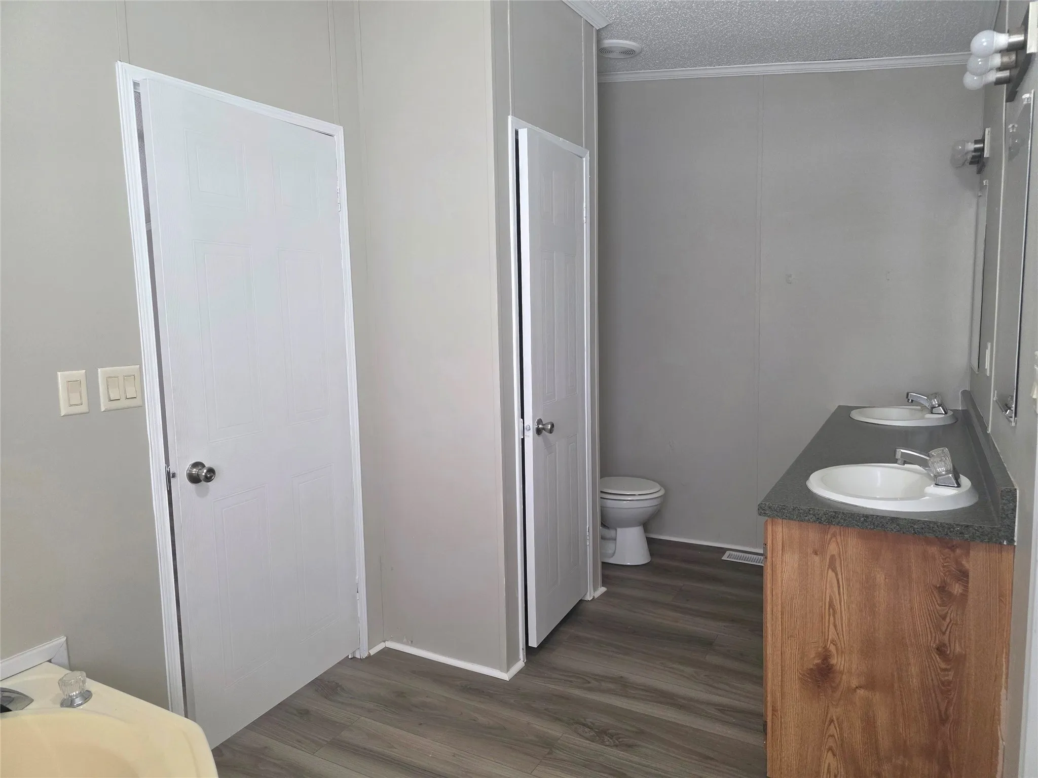 Mobile Home For Sale in Henderson County , 100 Crow Street, Mabank, Texas 75156, 4 Bedroom, 2 Bathroom, 2 Garage spaces, 1,792 Sqft, built in 2009, mls#21368976, Real Estate Agent in Mabank, Homes For Sale in Henderson county, Homes For Sale in Mabank, Realtor in Mabank Texas, Real Estate Brokerage Independent Realty Texas, Luminita Cordes Realtor
