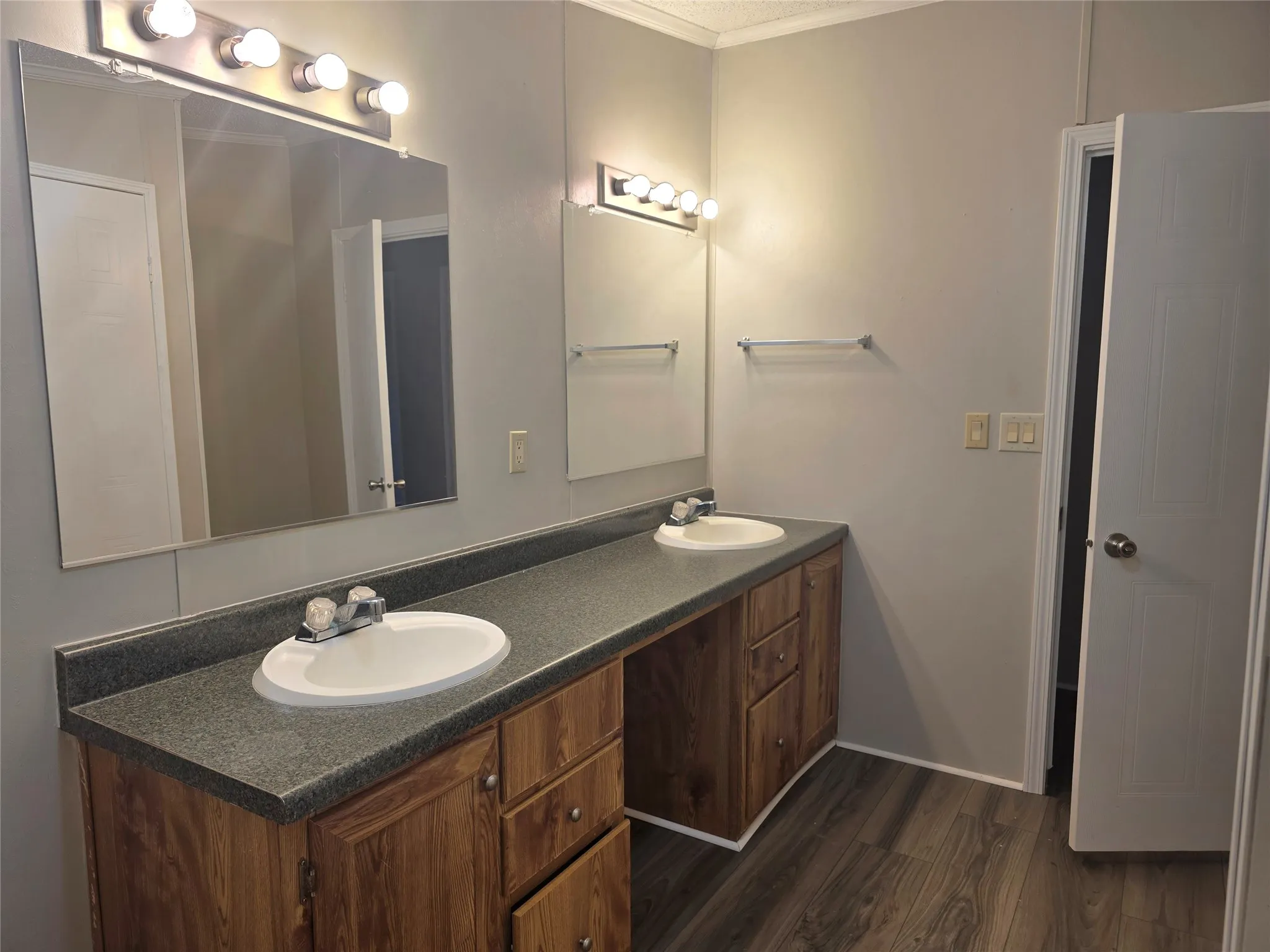 Mobile Home For Sale in Henderson County , 100 Crow Street, Mabank, Texas 75156, 4 Bedroom, 2 Bathroom, 2 Garage spaces, 1,792 Sqft, built in 2009, mls#21368976, Real Estate Agent in Mabank, Homes For Sale in Henderson county, Homes For Sale in Mabank, Realtor in Mabank Texas, Real Estate Brokerage Independent Realty Texas, Luminita Cordes Realtor