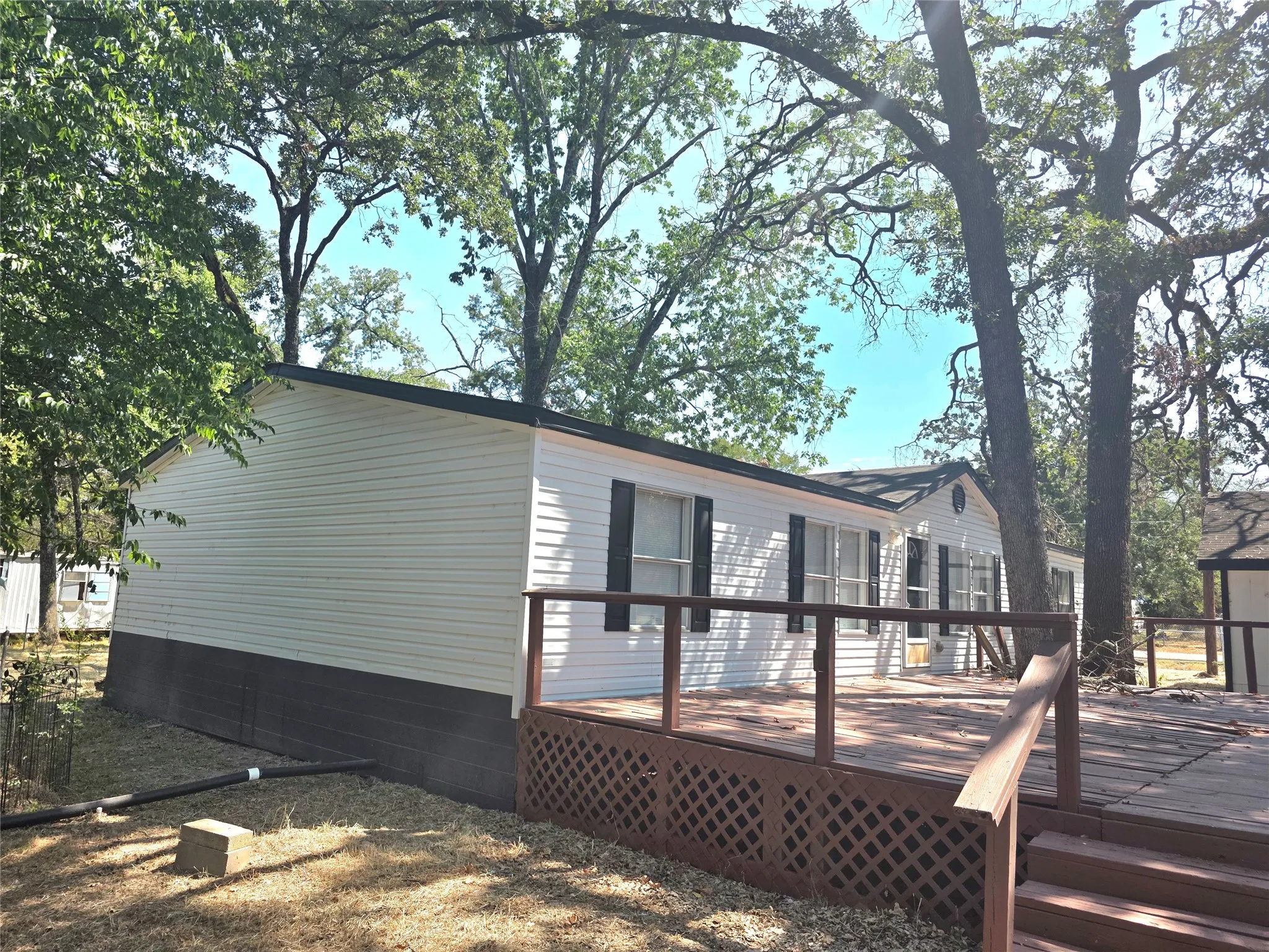 Mobile Home For Sale in Henderson County , 100 Crow Street, Mabank, Texas 75156, 4 Bedroom, 2 Bathroom, 2 Garage spaces, 1,792 Sqft, built in 2009, mls#21368976, Real Estate Agent in Mabank, Homes For Sale in Henderson county, Homes For Sale in Mabank, Realtor in Mabank Texas, Real Estate Brokerage Independent Realty Texas, Luminita Cordes Realtor