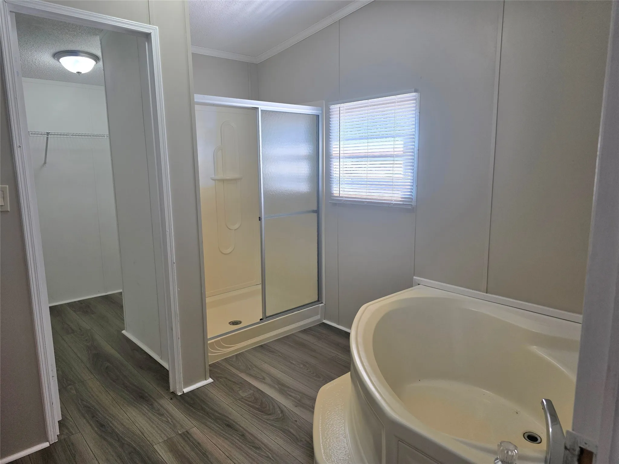 Mobile Home For Sale in Henderson County , 100 Crow Street, Mabank, Texas 75156, 4 Bedroom, 2 Bathroom, 2 Garage spaces, 1,792 Sqft, built in 2009, mls#21368976, Real Estate Agent in Mabank, Homes For Sale in Henderson county, Homes For Sale in Mabank, Realtor in Mabank Texas, Real Estate Brokerage Independent Realty Texas, Luminita Cordes Realtor