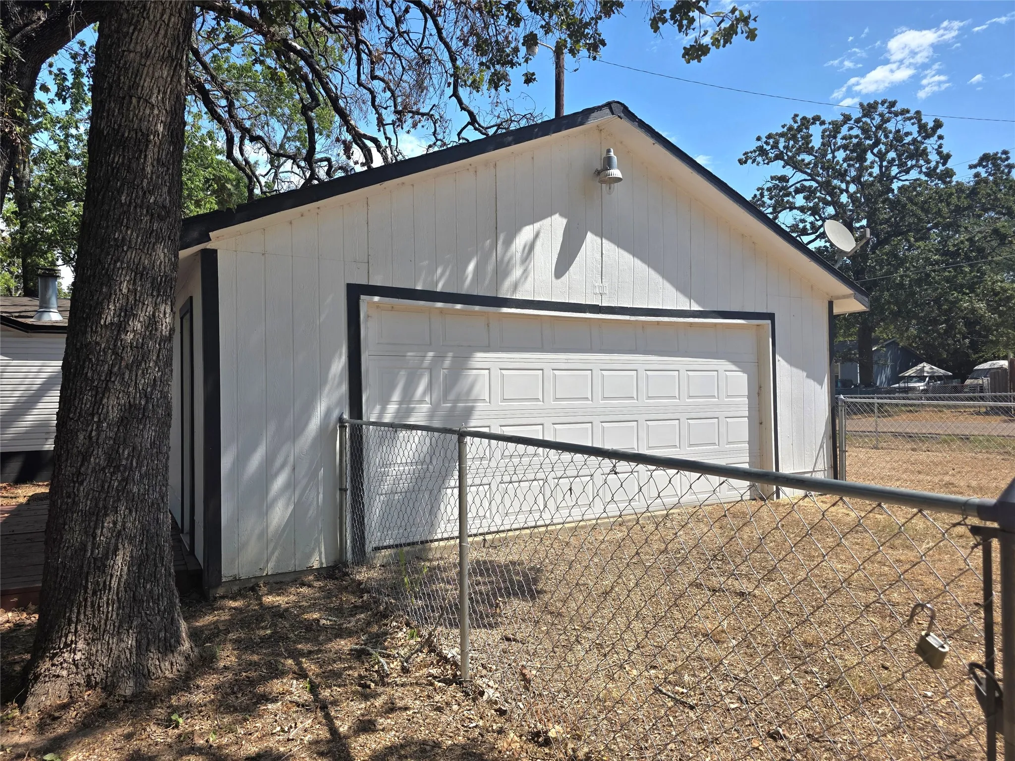 Mobile Home For Sale in Henderson County , 100 Crow Street, Mabank, Texas 75156, 4 Bedroom, 2 Bathroom, 2 Garage spaces, 1,792 Sqft, built in 2009, mls#21368976, Real Estate Agent in Mabank, Homes For Sale in Henderson county, Homes For Sale in Mabank, Realtor in Mabank Texas, Real Estate Brokerage Independent Realty Texas, Luminita Cordes Realtor