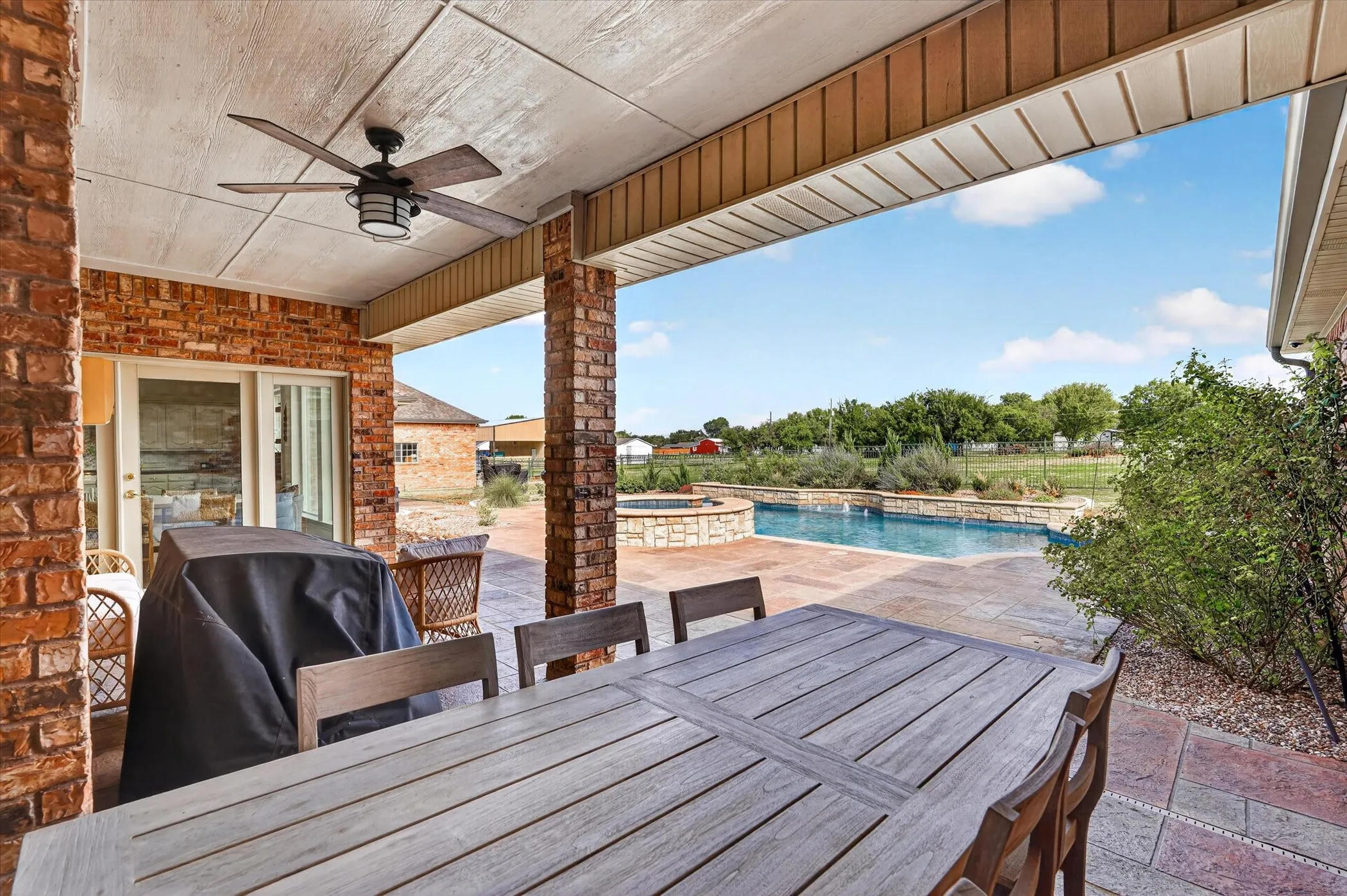 Single Family Residence For Sale in Rockwall County , 1442 FM 552, Rockwall, Texas 75087, 4 Bedroom, 4 Bathroom, 3 Garage spaces, 3,954 Sqft, built in 1989, mls#21365382, Real Estate Agent in Rockwall, Homes For Sale in Rockwall county, Homes For Sale in Rockwall, Realtor in Rockwall Texas, Real Estate Brokerage Independent Realty Texas, Luminita Cordes Realtor