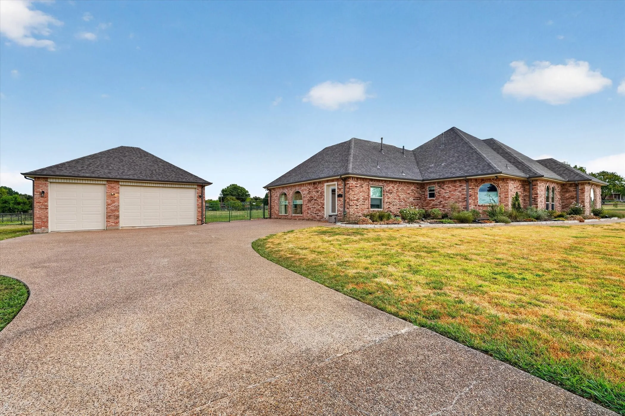 Single Family Residence For Sale in Rockwall County , 1442 FM 552, Rockwall, Texas 75087, 4 Bedroom, 4 Bathroom, 3 Garage spaces, 3,954 Sqft, built in 1989, mls#21365382, Real Estate Agent in Rockwall, Homes For Sale in Rockwall county, Homes For Sale in Rockwall, Realtor in Rockwall Texas, Real Estate Brokerage Independent Realty Texas, Luminita Cordes Realtor