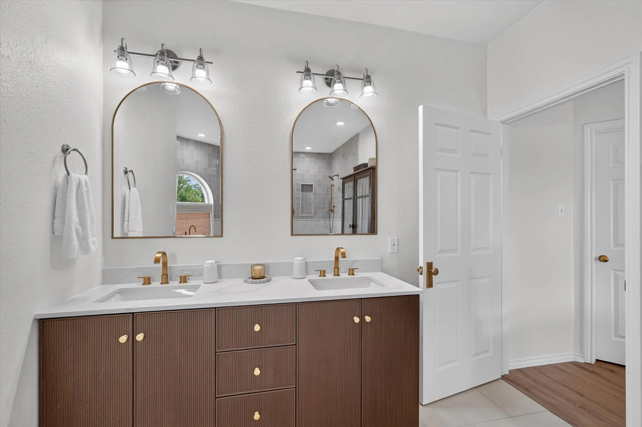 Single Family Residence For Sale in Rockwall County , 1442 FM 552, Rockwall, Texas 75087, 4 Bedroom, 4 Bathroom, 3 Garage spaces, 3,954 Sqft, built in 1989, mls#21365382, Real Estate Agent in Rockwall, Homes For Sale in Rockwall county, Homes For Sale in Rockwall, Realtor in Rockwall Texas, Real Estate Brokerage Independent Realty Texas, Luminita Cordes Realtor