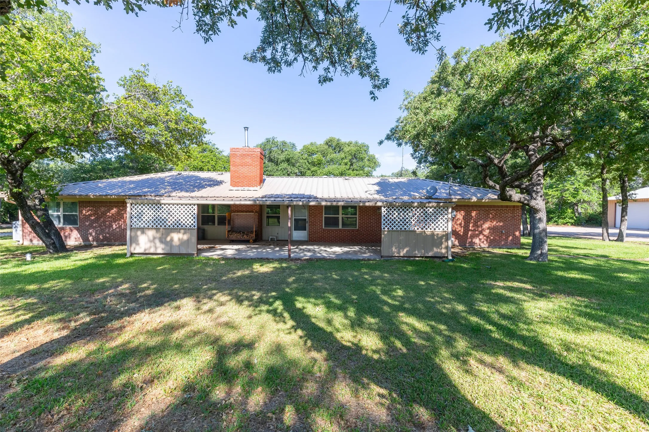 Farm For Sale in Callahan County , 8504 County Road 258, Clyde, Texas 79510, 3 Bedroom, 2 Bathroom, 2 Garage spaces, 1,733 Sqft, built in 1960, mls#21368245, Real Estate Agent in Clyde, Homes For Sale in Callahan county, Homes For Sale in Clyde, Realtor in Clyde Texas, Real Estate Brokerage Independent Realty Texas, Luminita Cordes Realtor